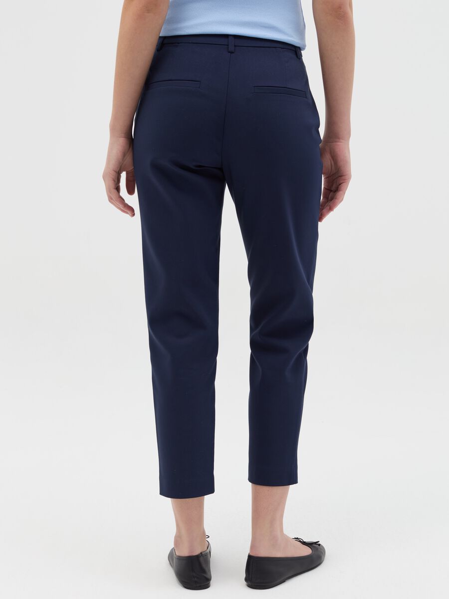 Chino trousers with pockets_3