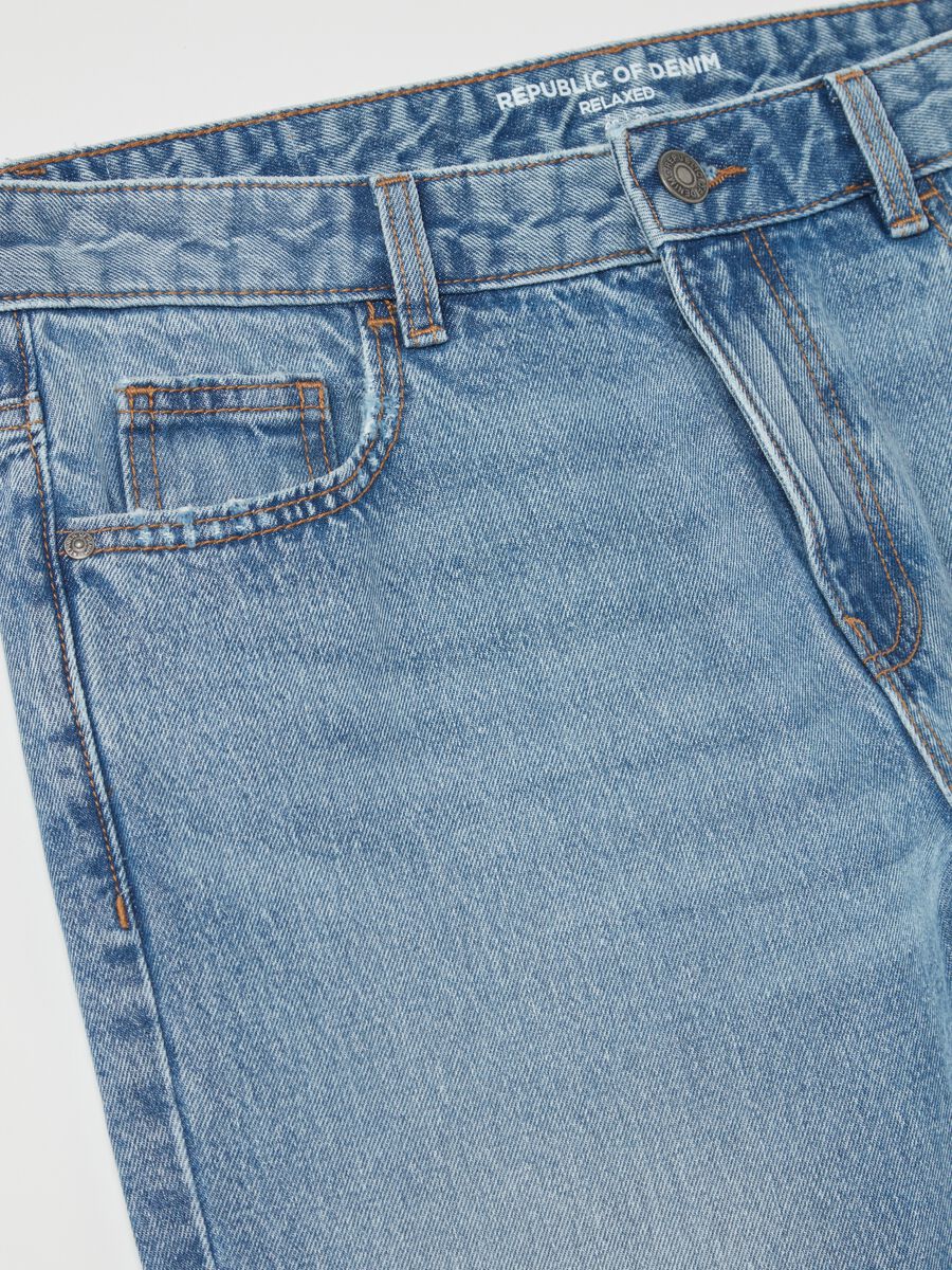 Relaxed-fit jeans with fading_5