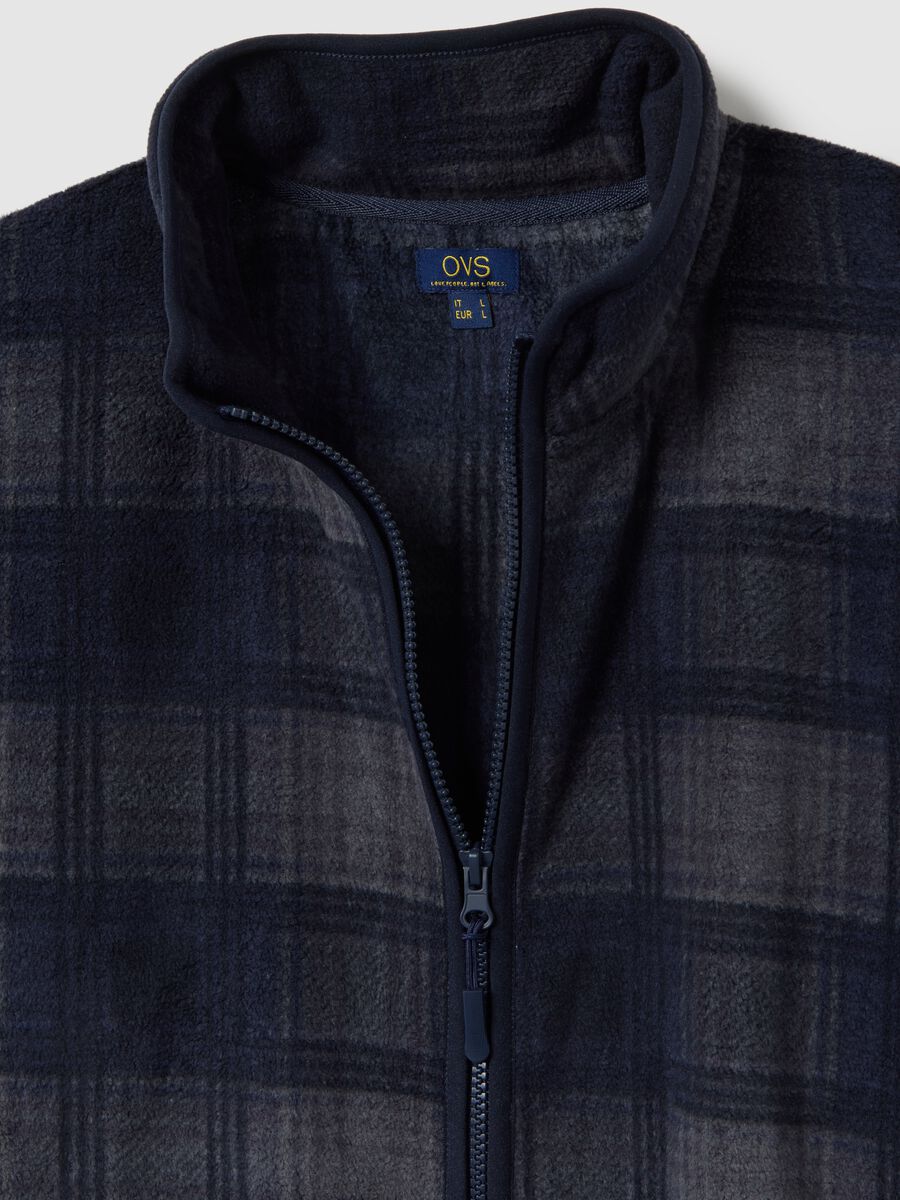 Felpa a collo alto blu con quadri regular fit in pile con zip_5
