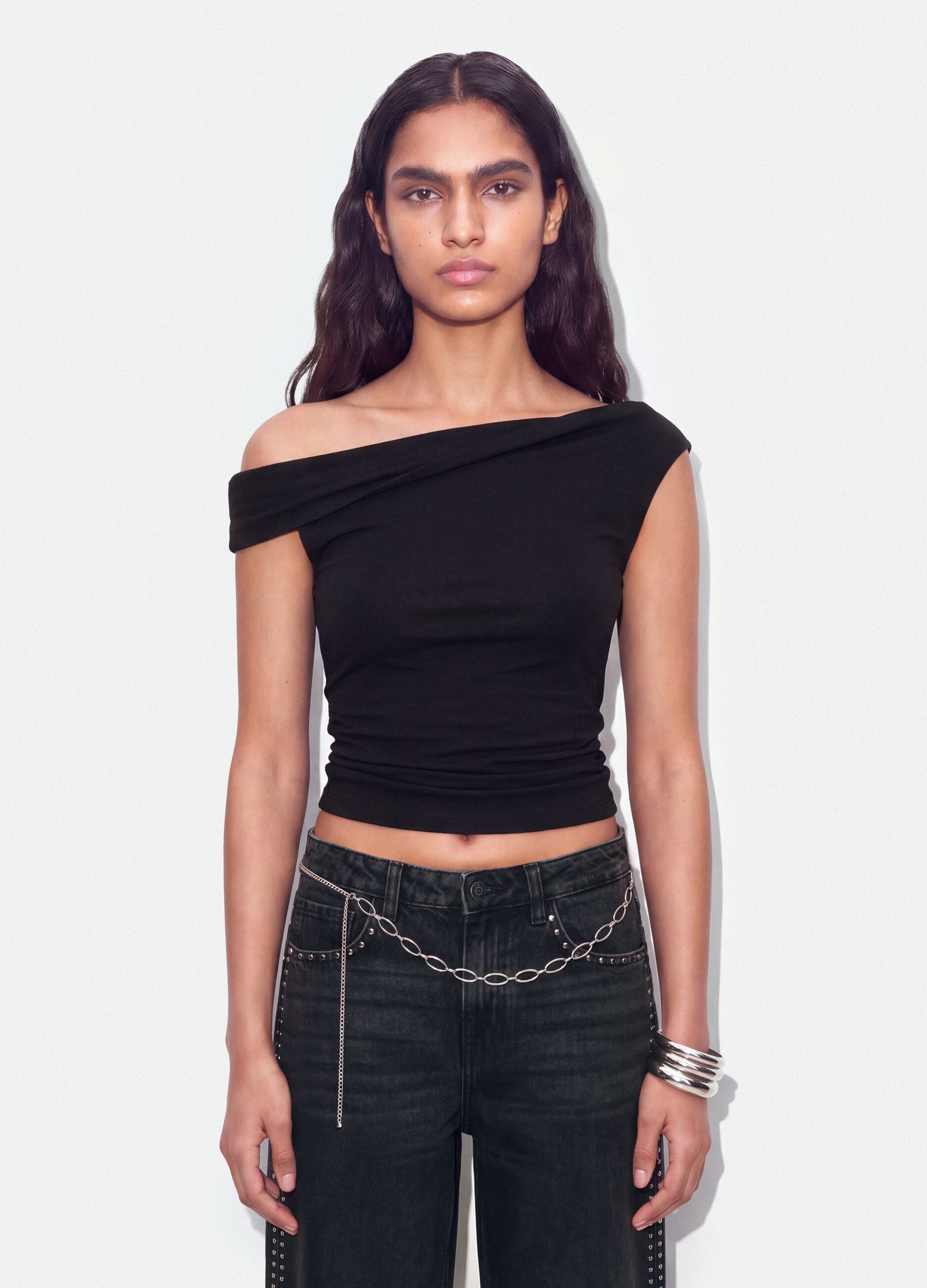 Top nero asimmetrico monospalla in viscosa elasticizzata slim fit