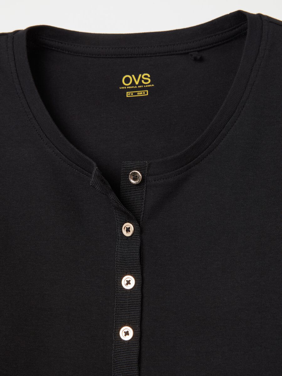 Long-sleeved T-shirt with granddad neckline_5