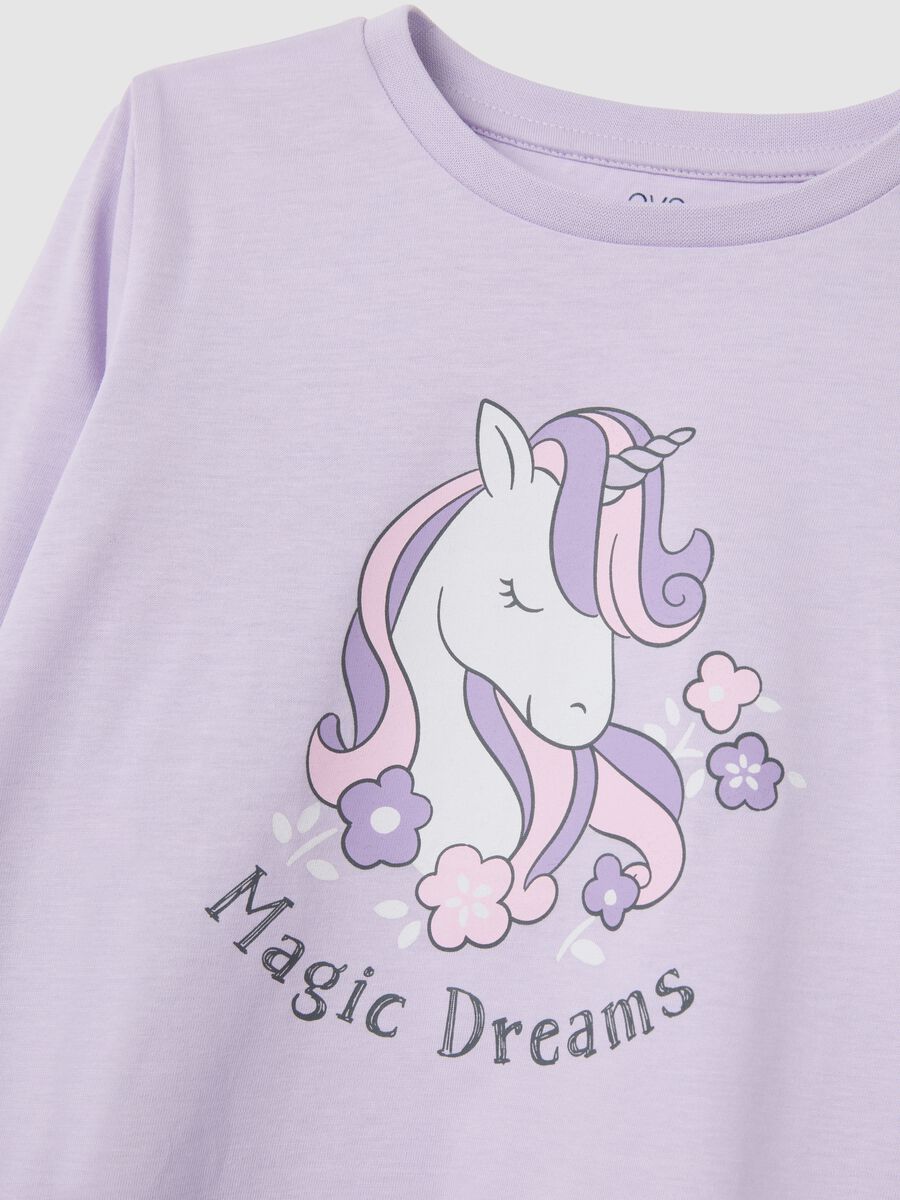 Pigiama lilla con unicorno e fiori stampati_2