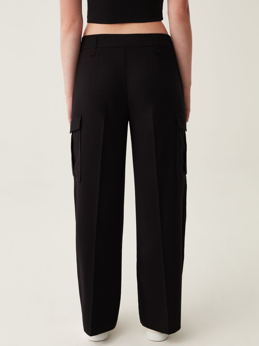 Pantaloni cargo con pinces_2