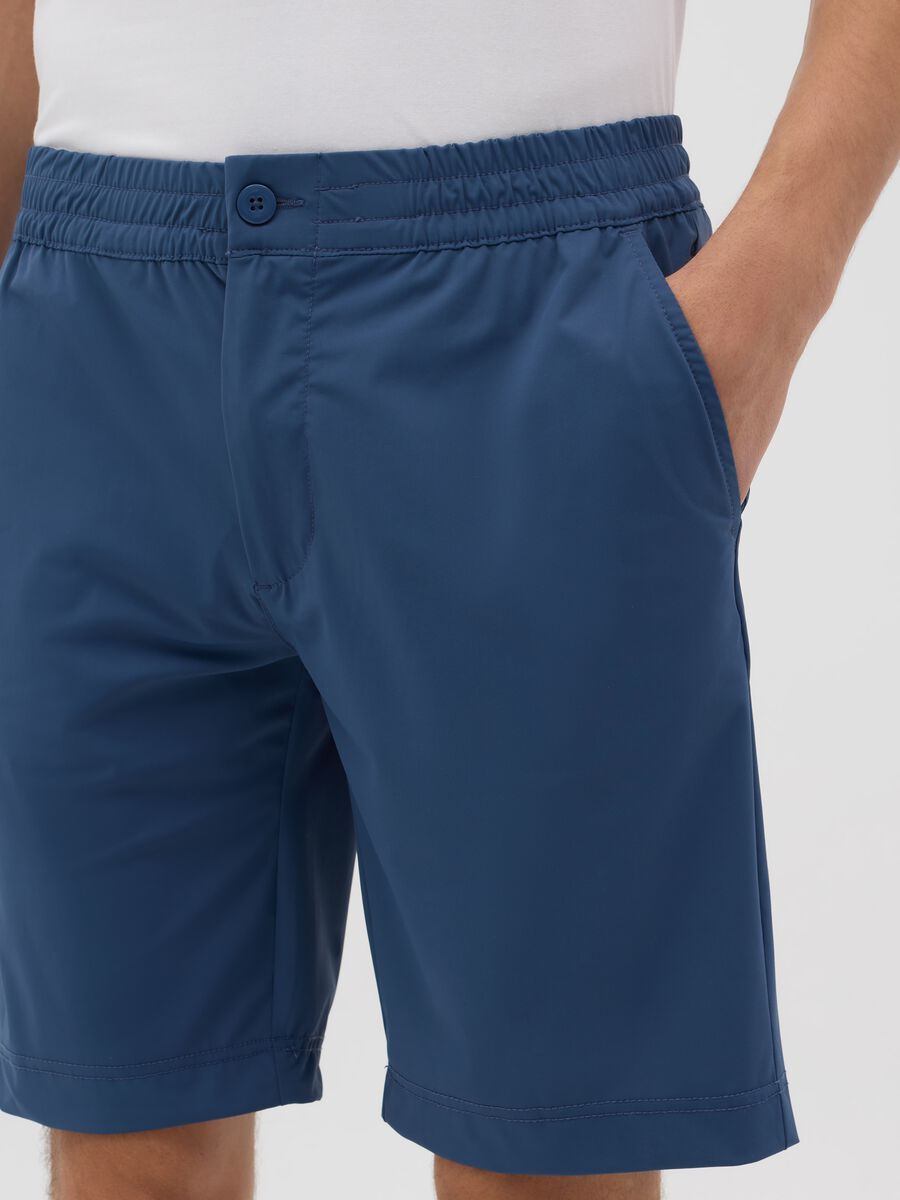 Shorts da uomo in tessuto elasticizzato blu regular fit_3