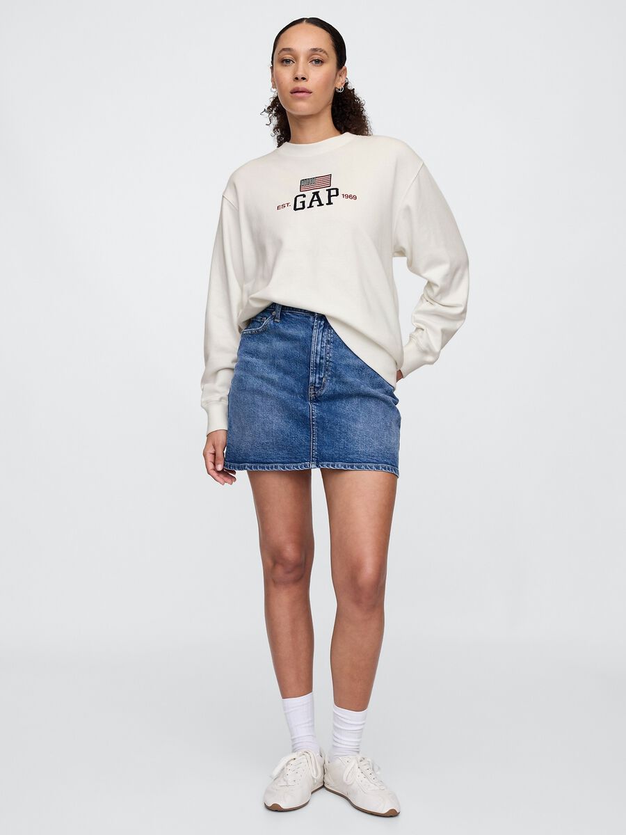 White sweatshirt with logo_1