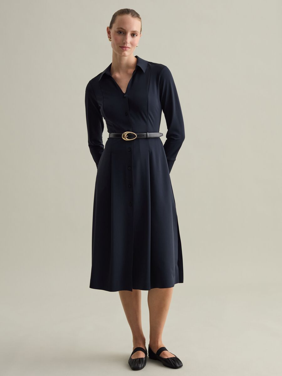 Contemporary leather belt with oval-shaped buckle_3