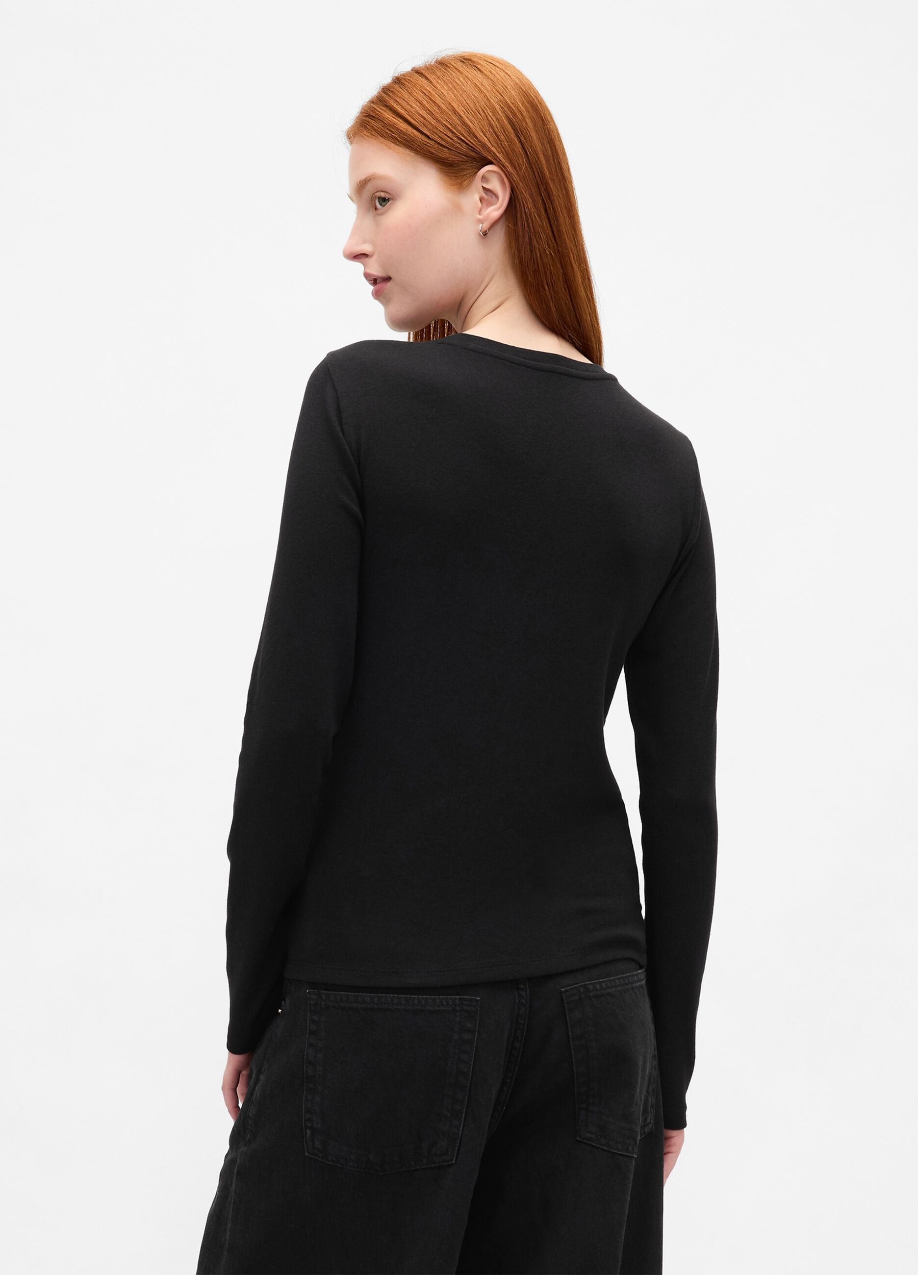 Maglia nera elasticizzata a maniche lunghe