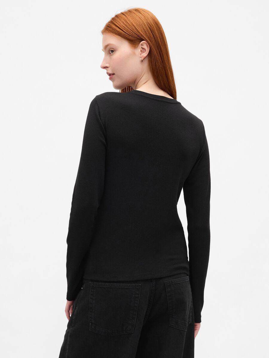 Maglia nera elasticizzata a maniche lunghe_2