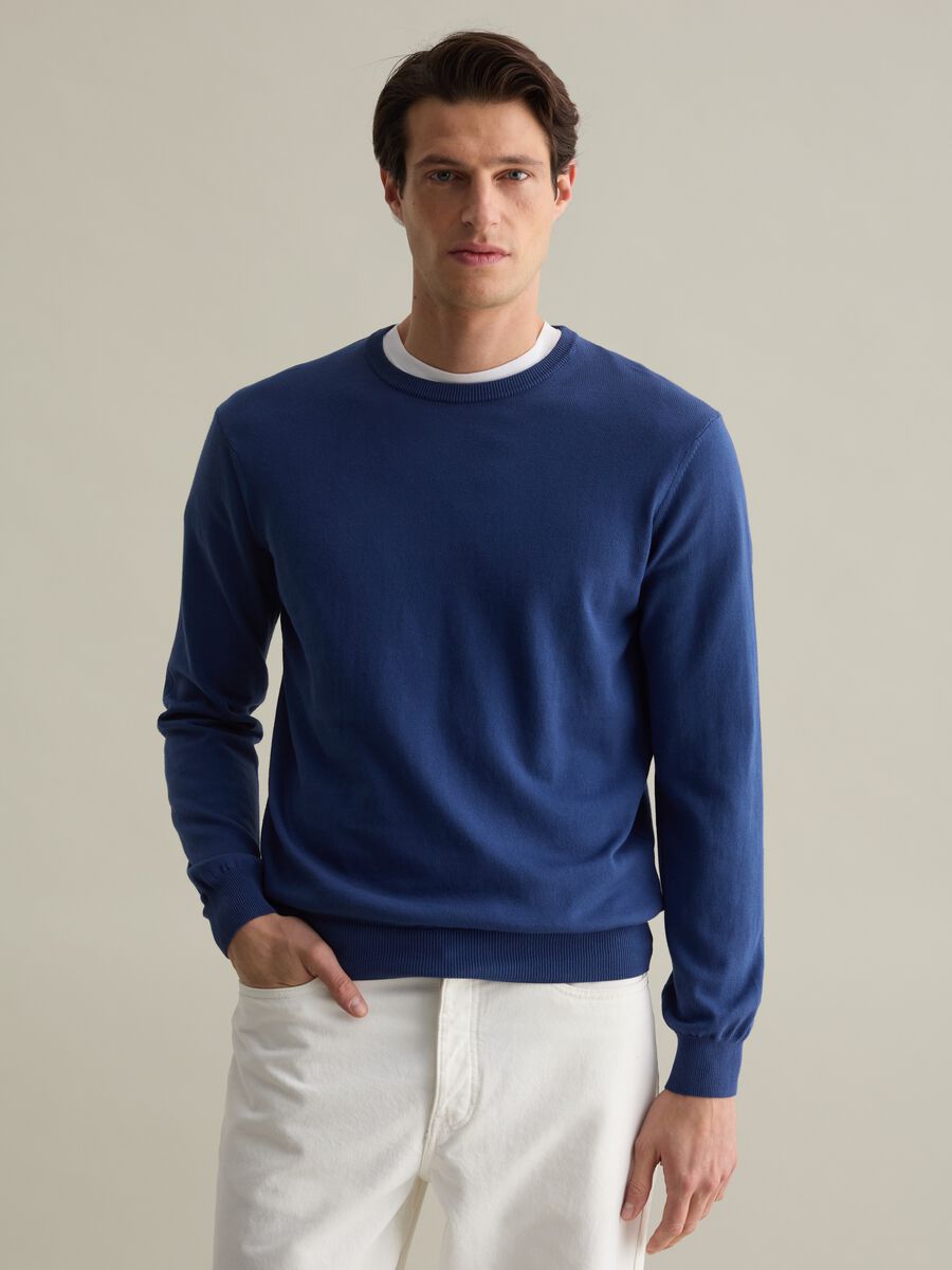 Solid colour pullover with round neck_0