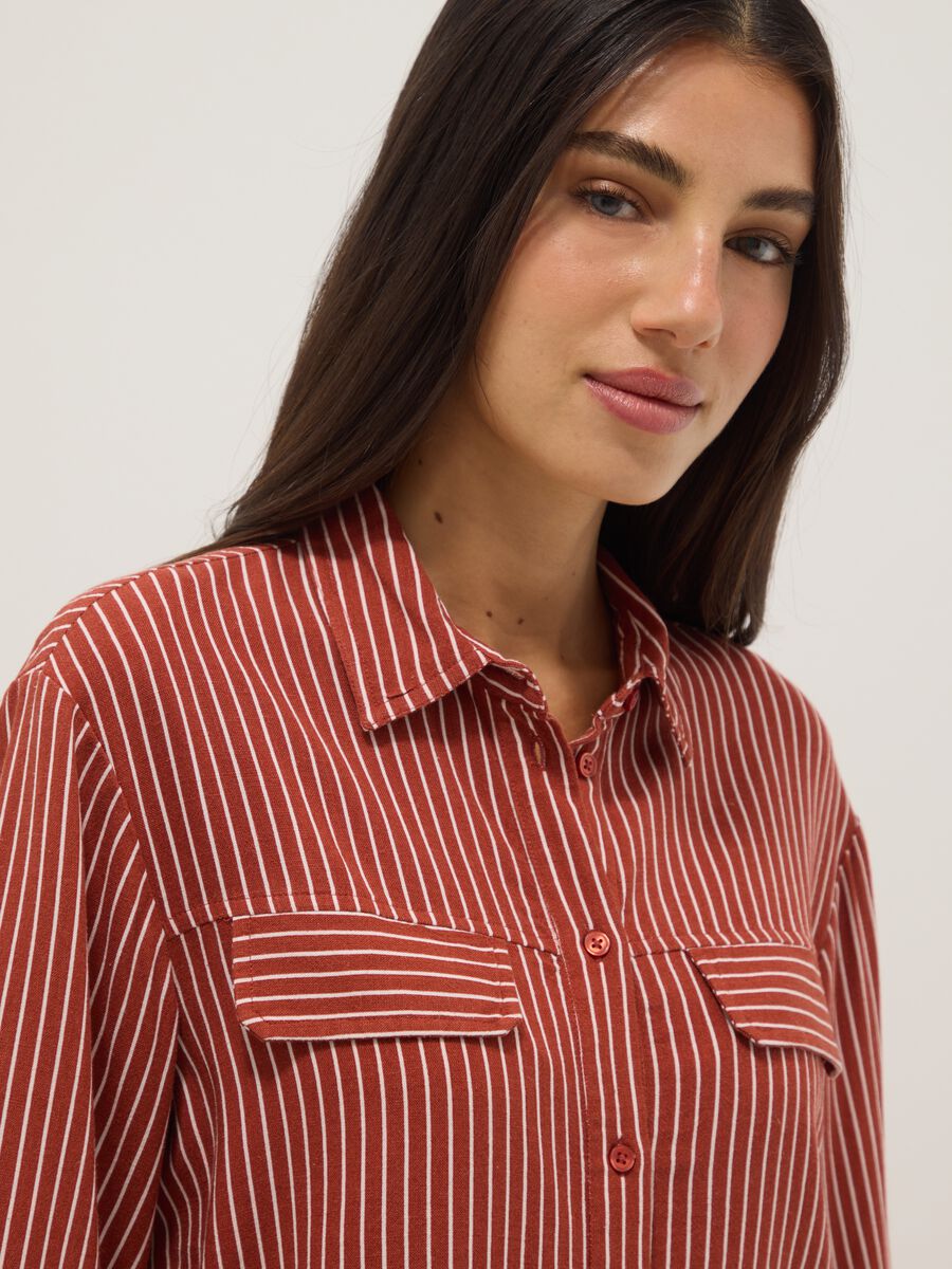 Regular-fit striped shirt in viscose and linen blend, white and red_3