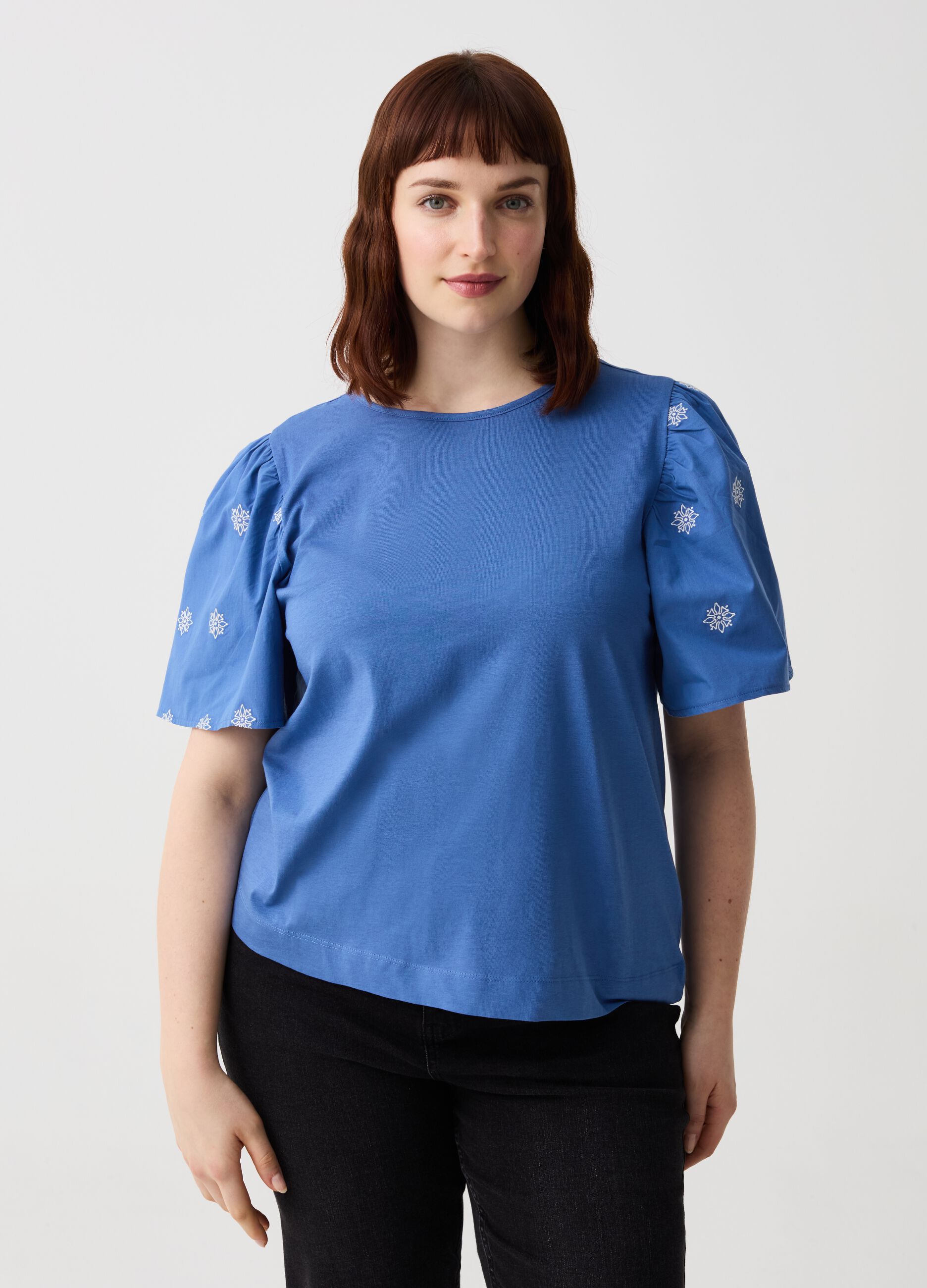 Curvy T-shirt with boho embroidery