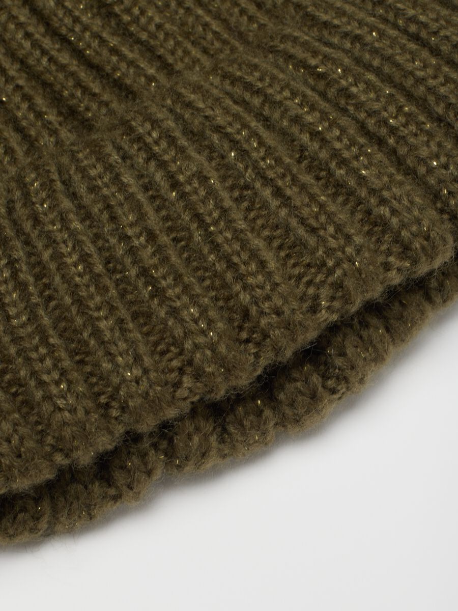 Green beanie with pompon_1