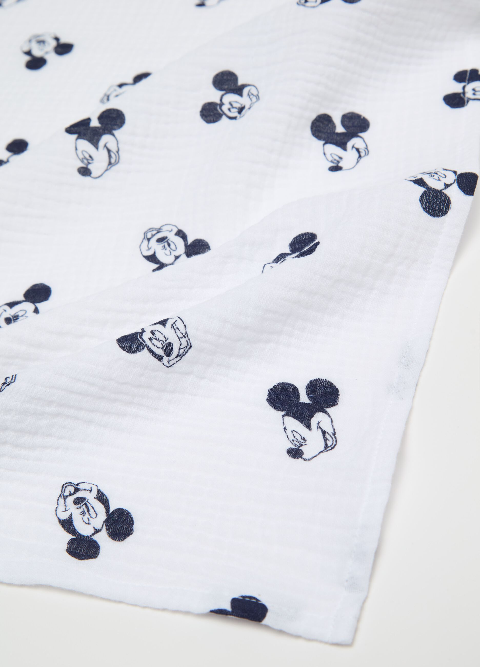 Muslin blanket with Mickey Mouse print