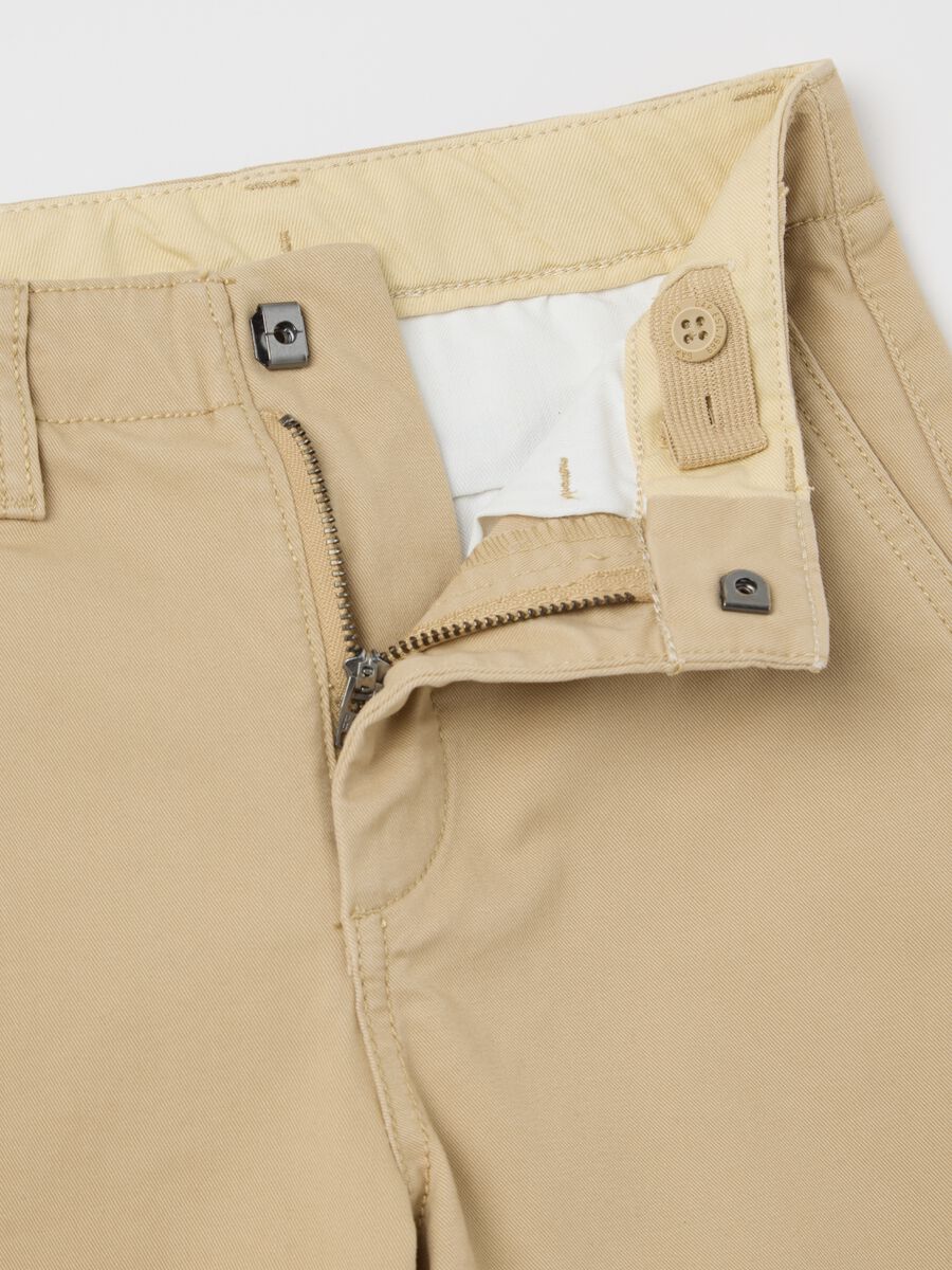 Beige chino trousers in stretch cotton_3