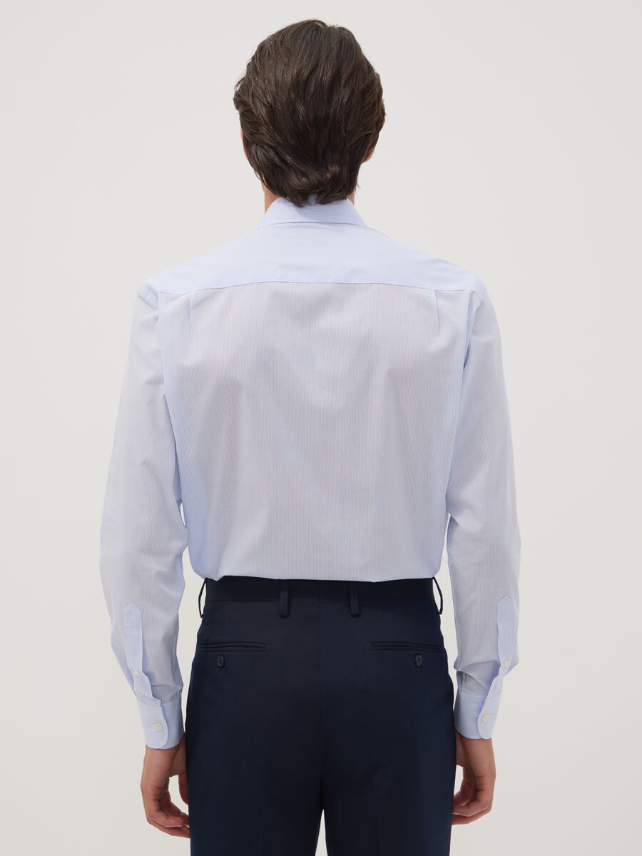 Camicia azzurra in misto cotone a righe sottili easy iron regular fit_2