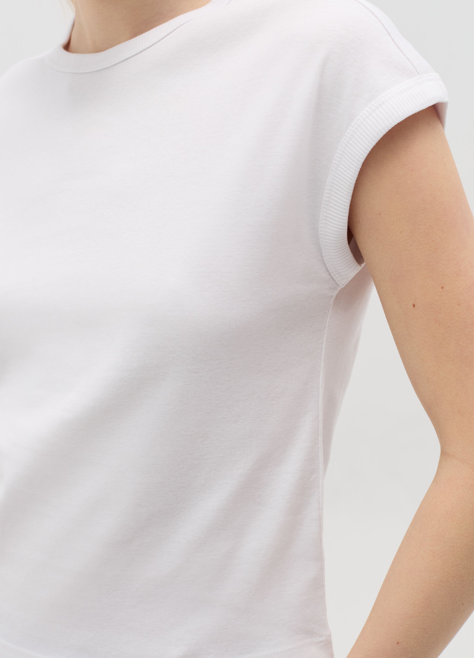 White T-shirt with kimono sleeves