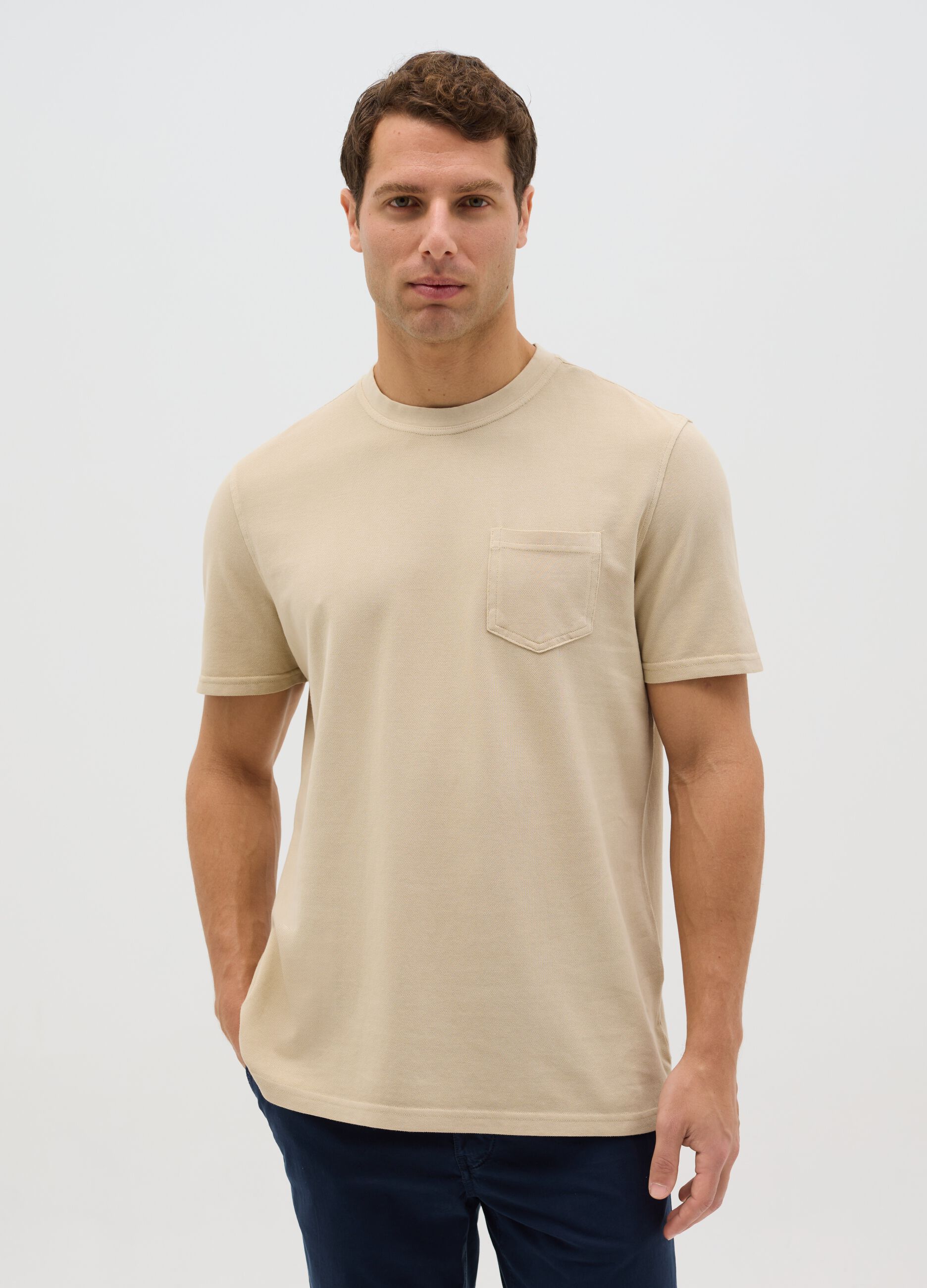 Beige T-shirt in cotton with pocket