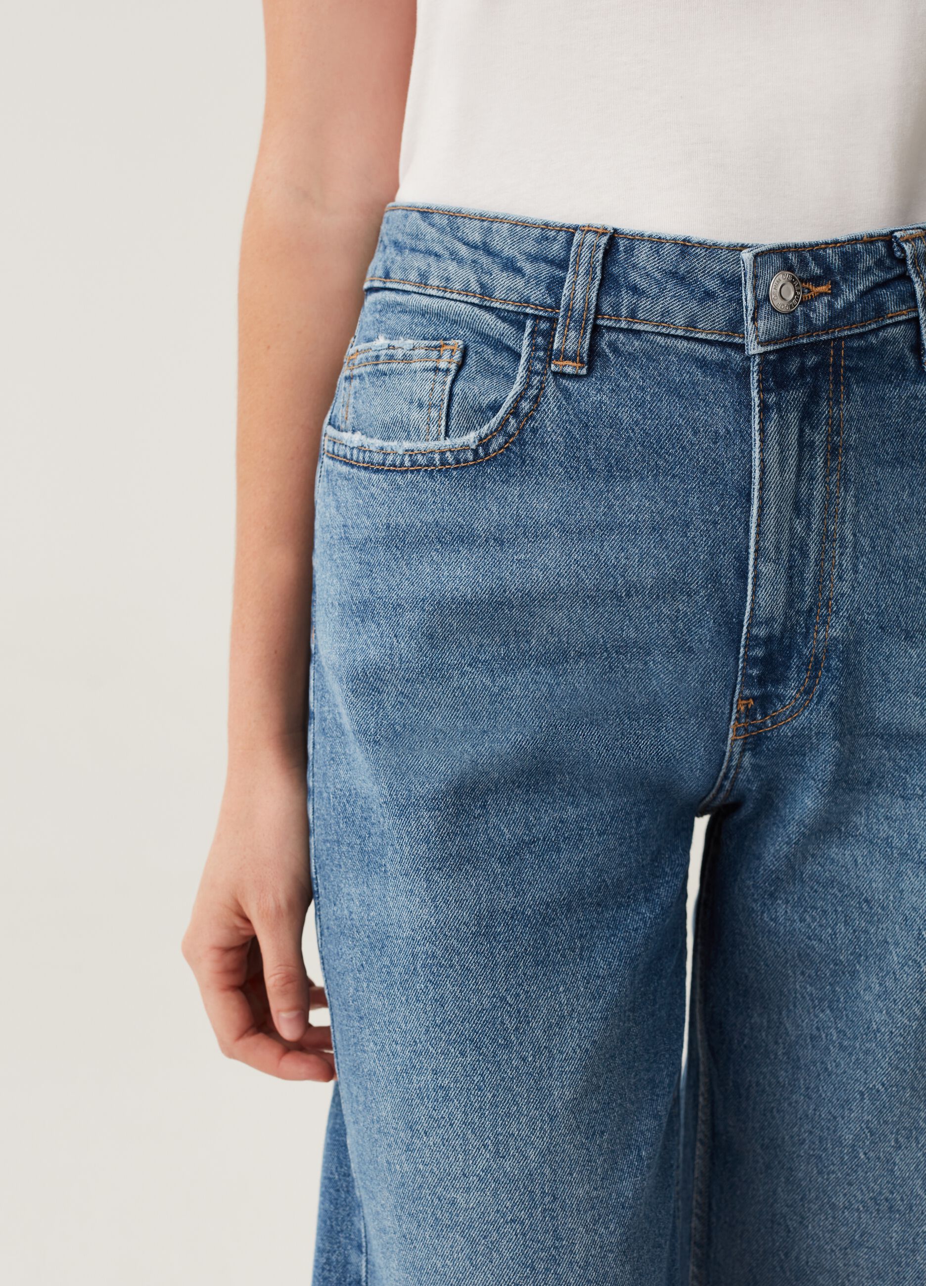 Jeans relaxed fit con scoloriture_3