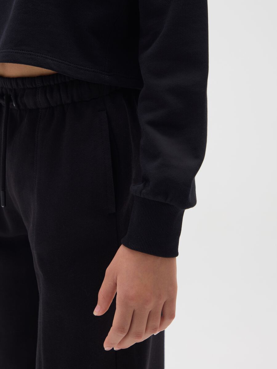 Maglia cropped da ragazze in puro cotone nero regular fit_2