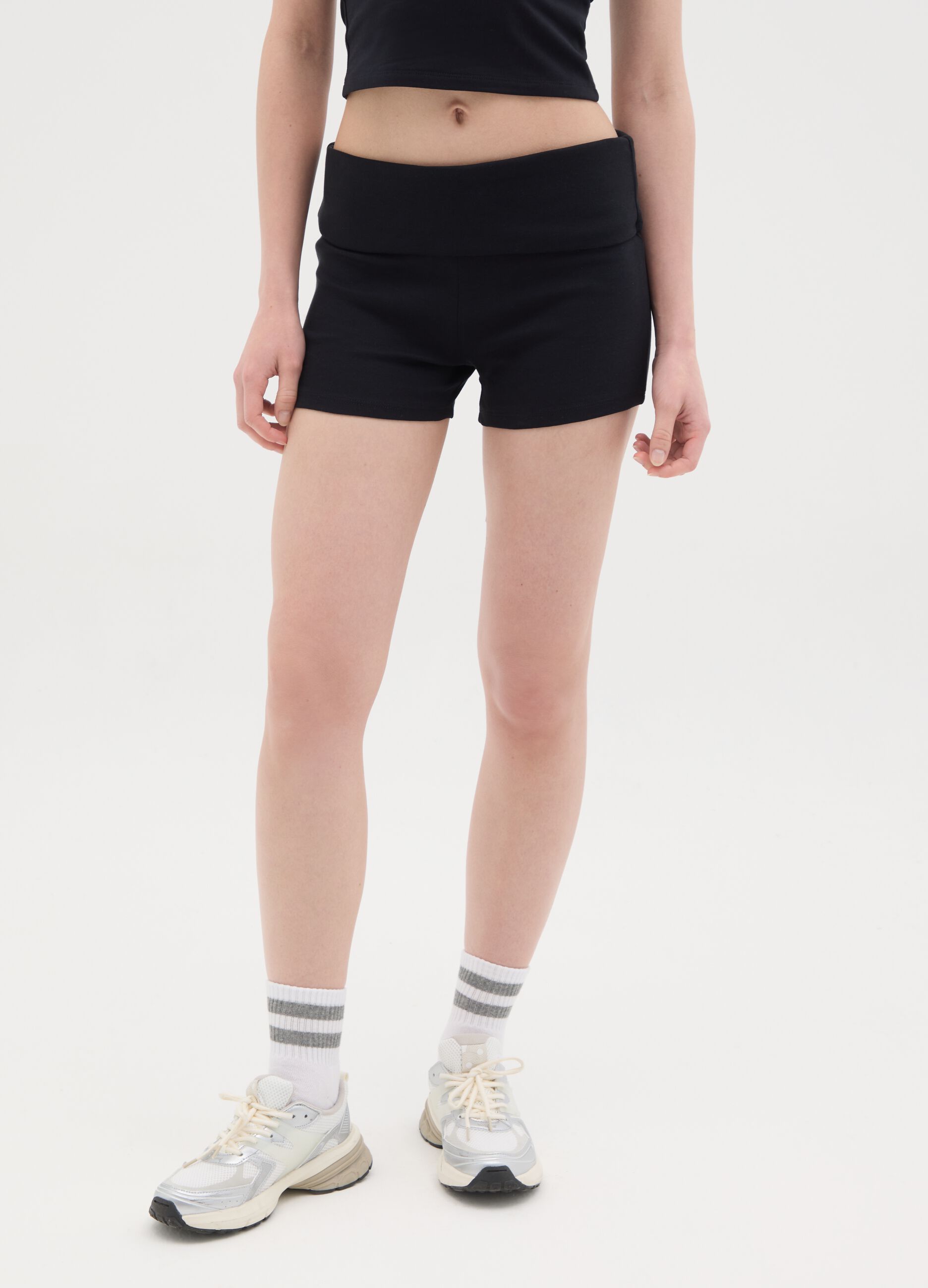 Women's pure cotton black slim fit shorts with turnover