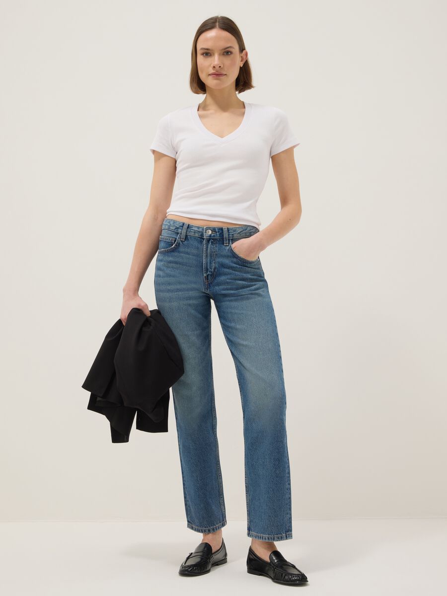 T-shirt in cotone elasticizzato bianca regular fit deep V_1