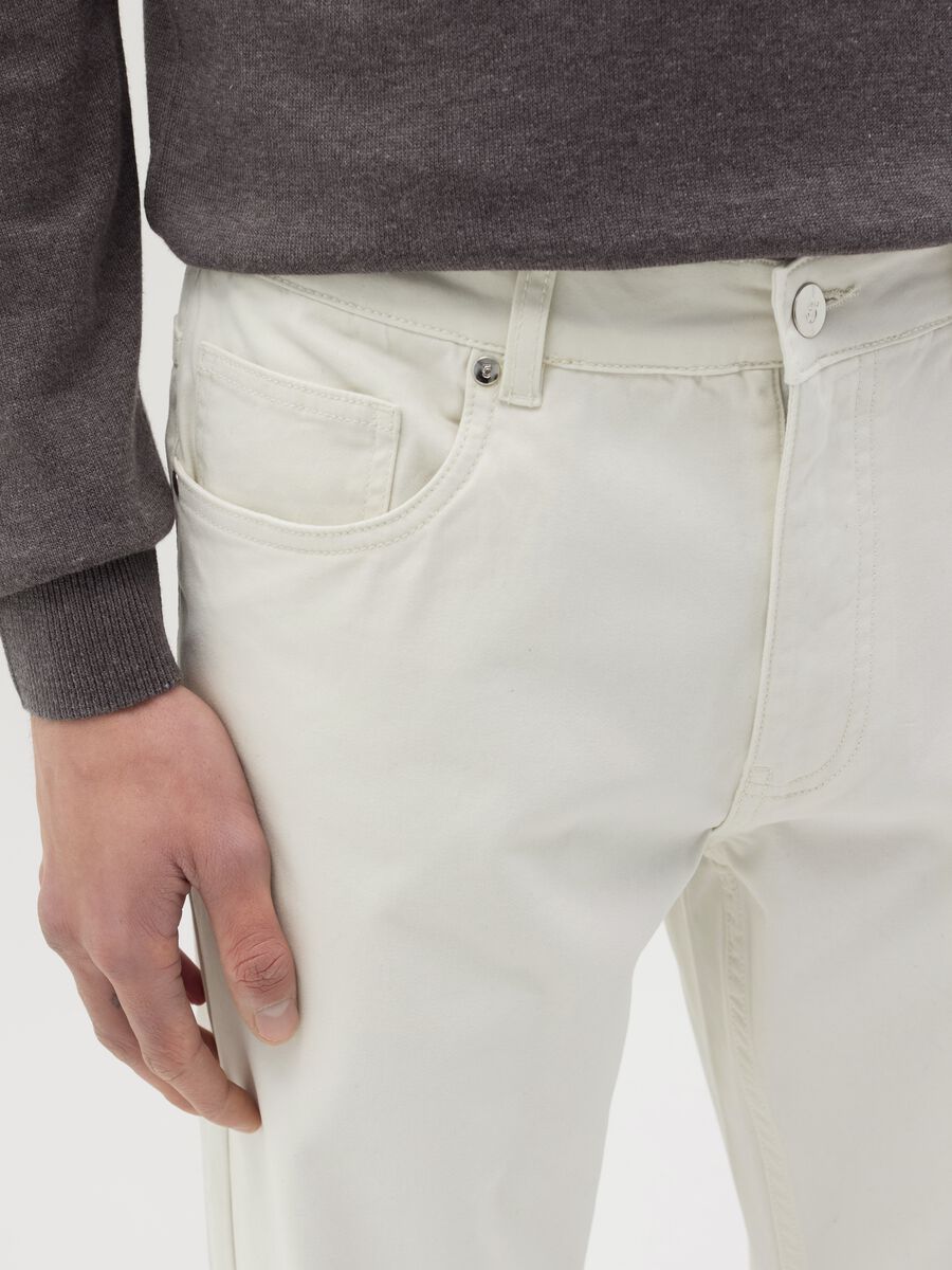 Slim-fit trousers with five pockets_2