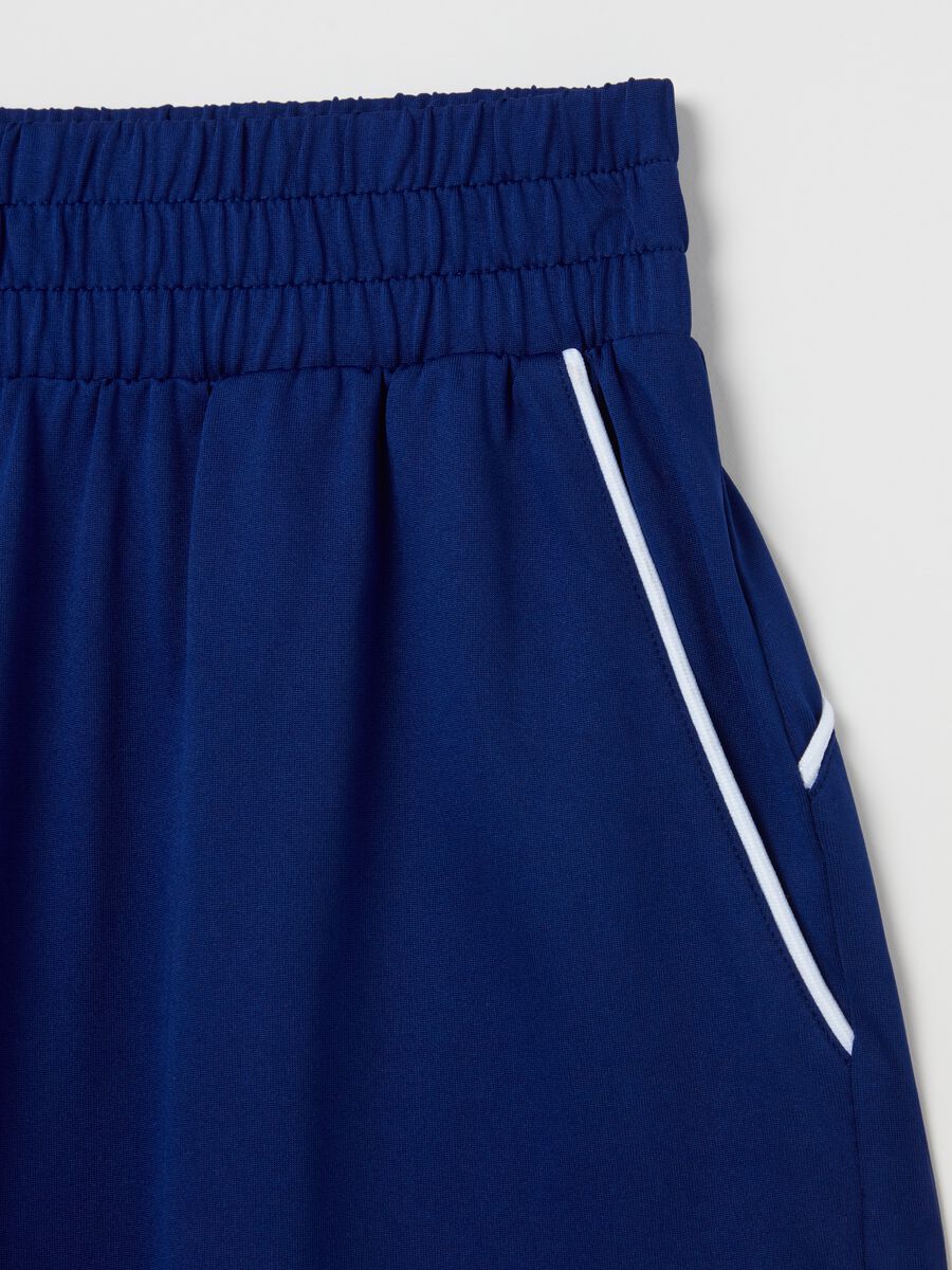 Bermuda joggers with contrasting piping_5