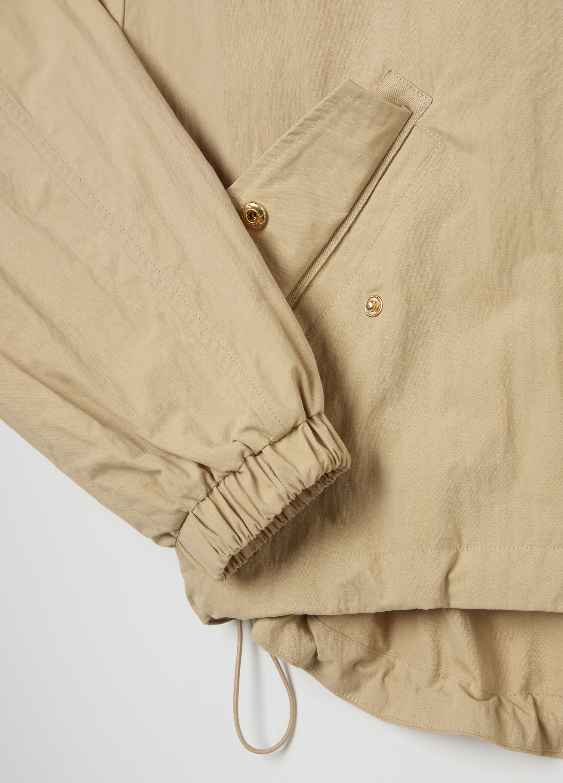 Short parka with hood and drawstring