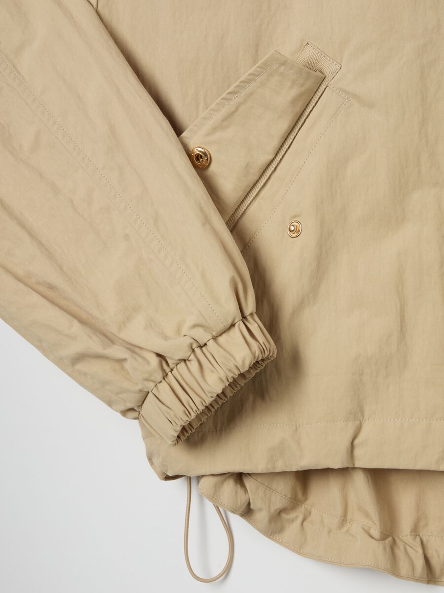 Short parka with hood and drawstring_5