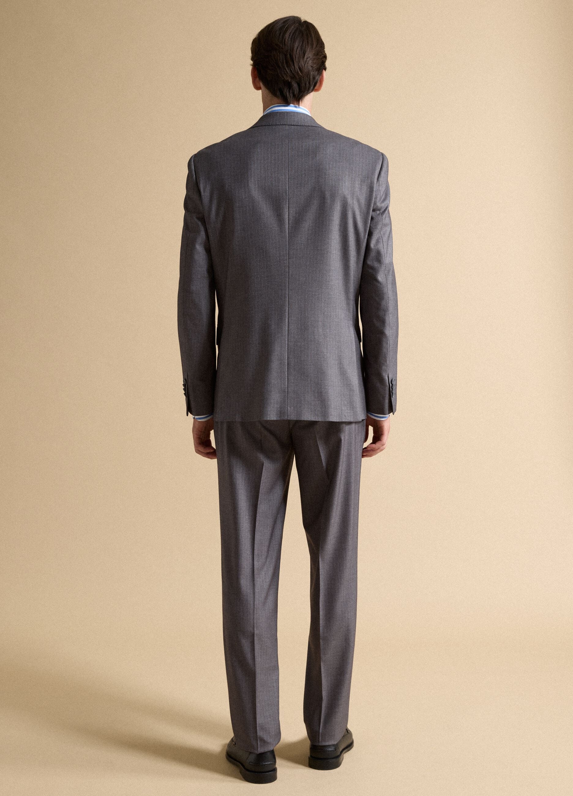 Grey stretch viscose suit with classic lapel