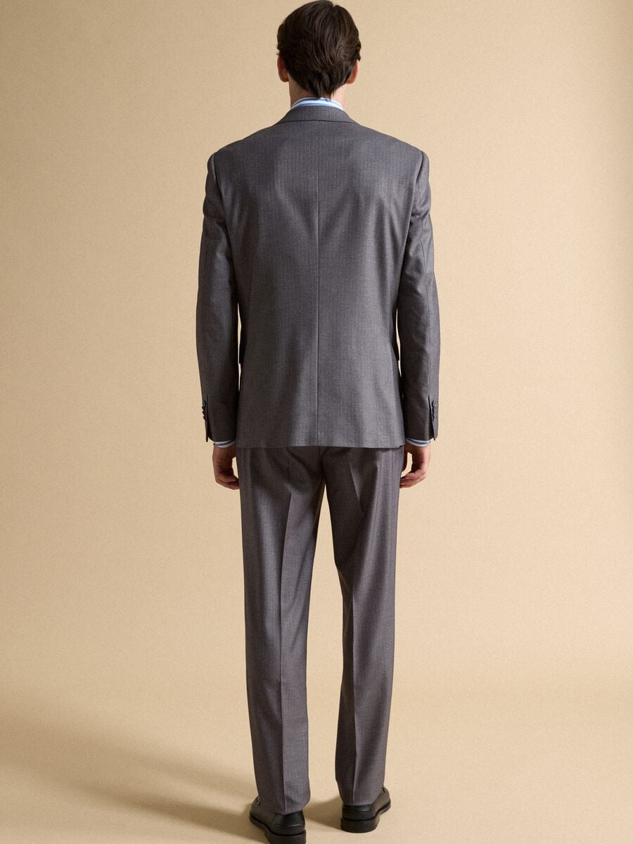 Abito completo grigio in viscosa elasticizzata con rever classico_2