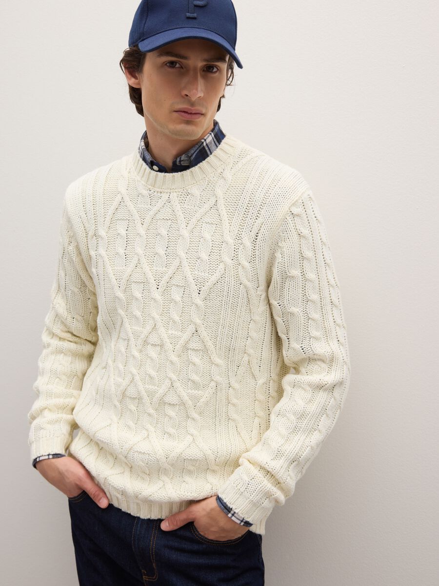 White regular fit jumper with cable pattern_3