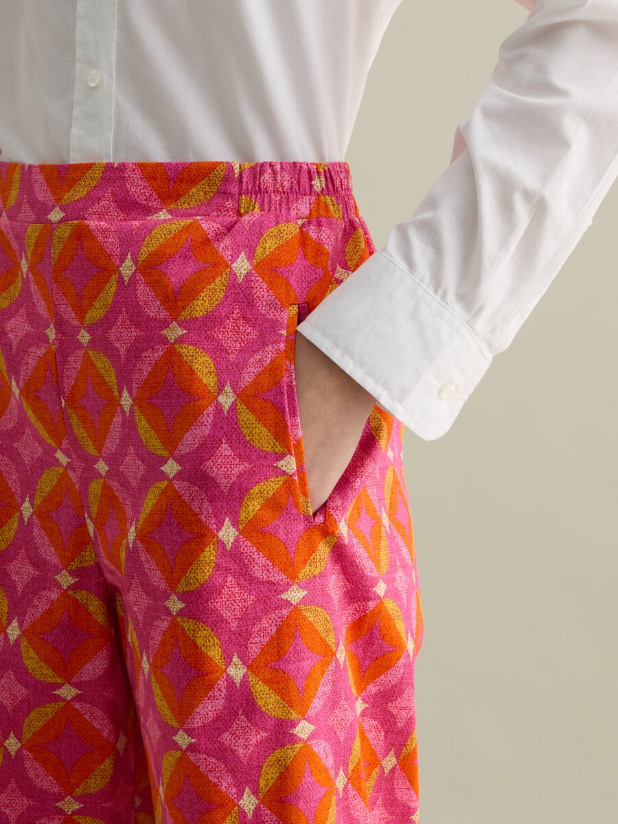Wide-leg trousers with all-over print_2