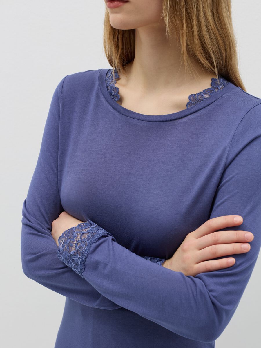 Pyjama top with lace inserts_2