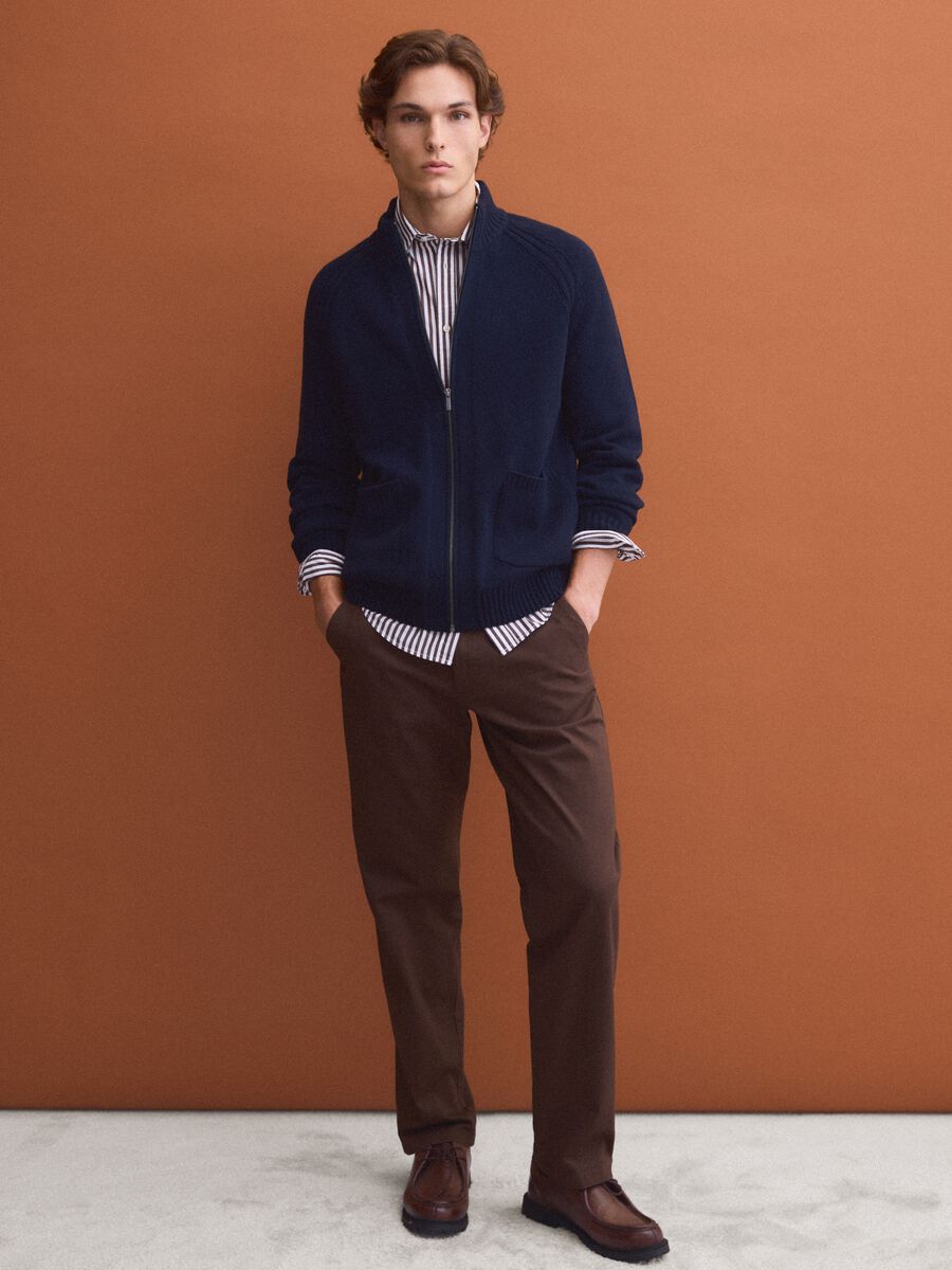 Cardigan blu con colletto in misto cotone_1