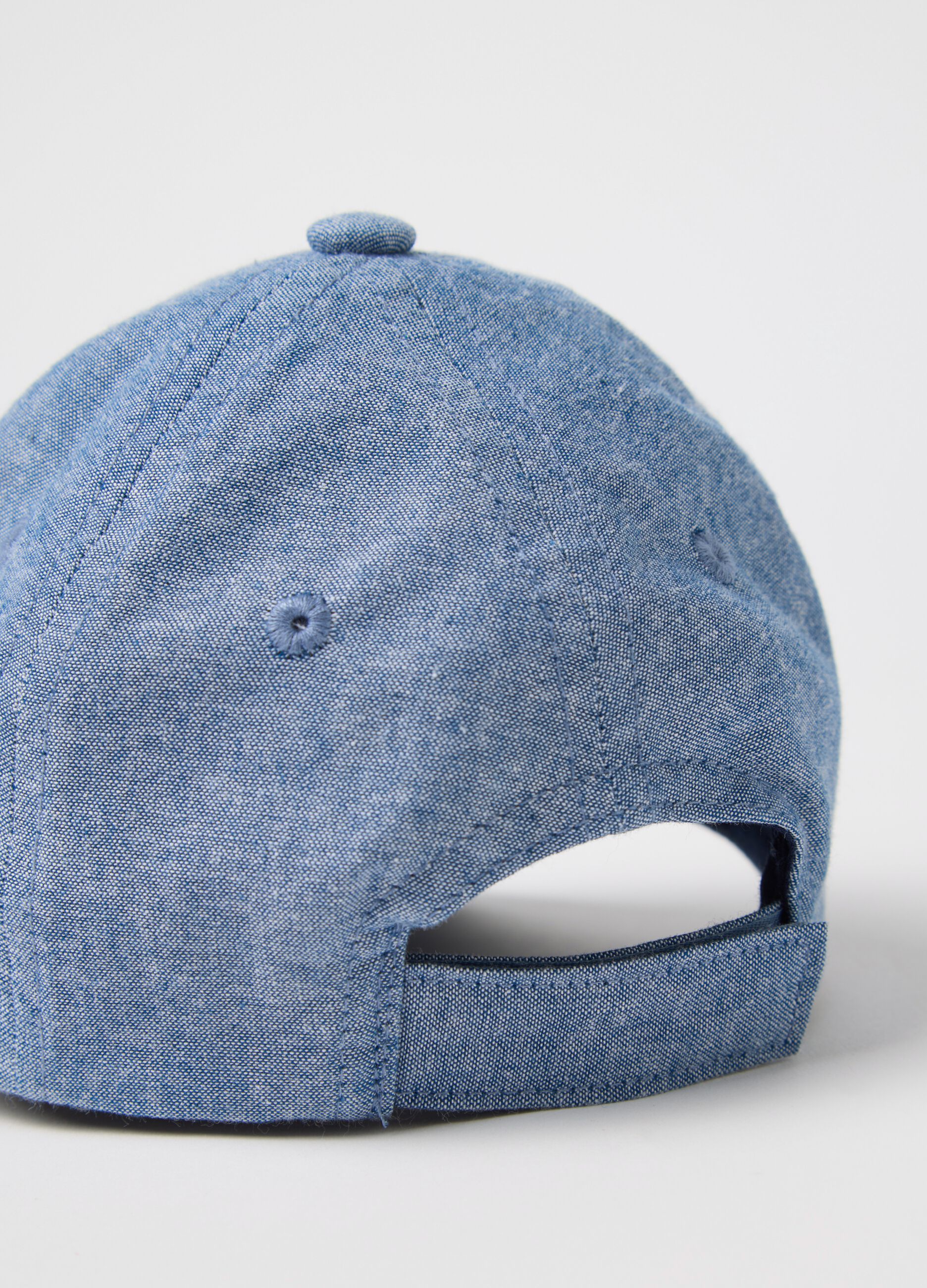 Light blue baseball cap with hippopotamus embroidery