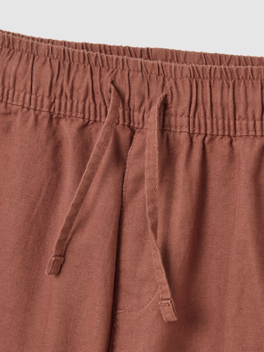 Children's regular fit brown linen blend shorts with cargo pockets_3