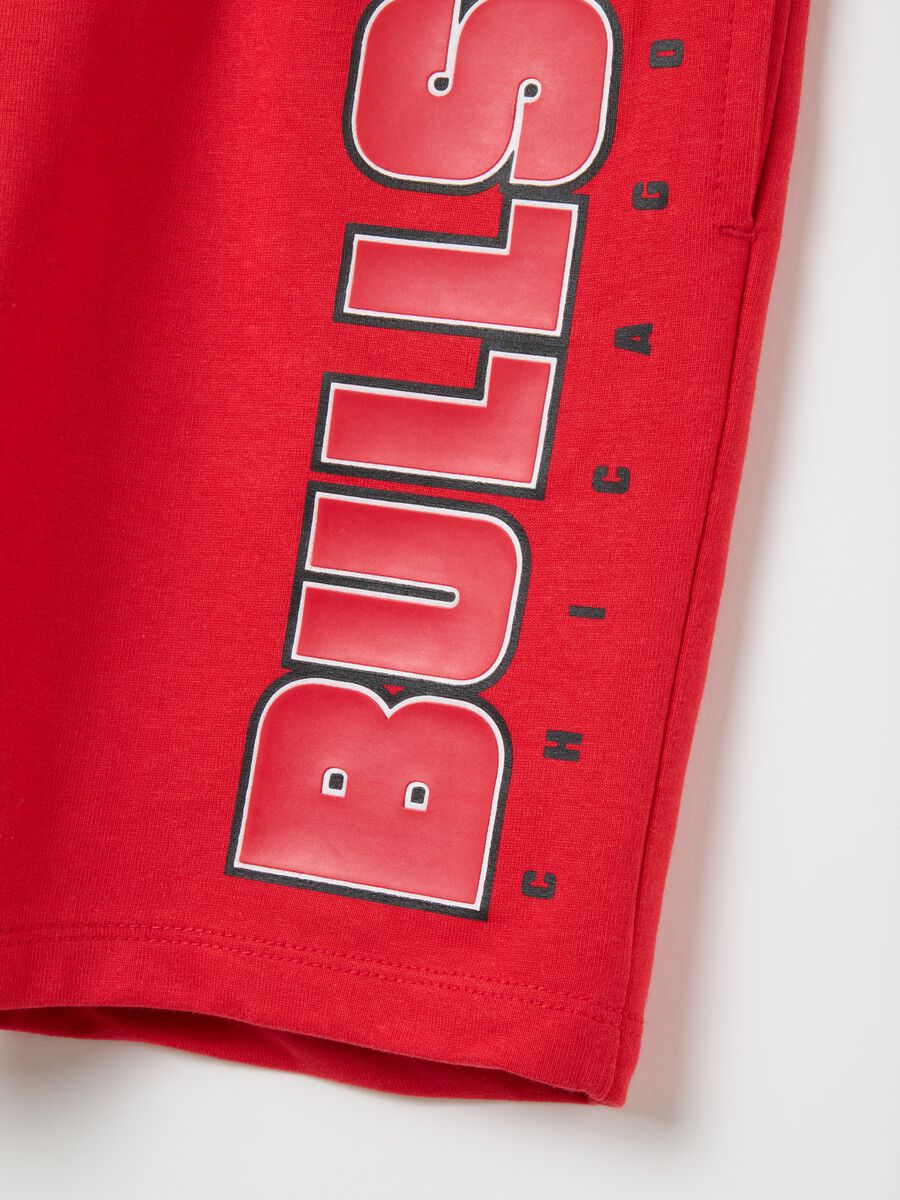 Red cotton regular fit elastic waist shorts for kids_3