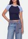 T-shirt blu in cotone elasticizzato a girocollo con maniche a contrasto_3