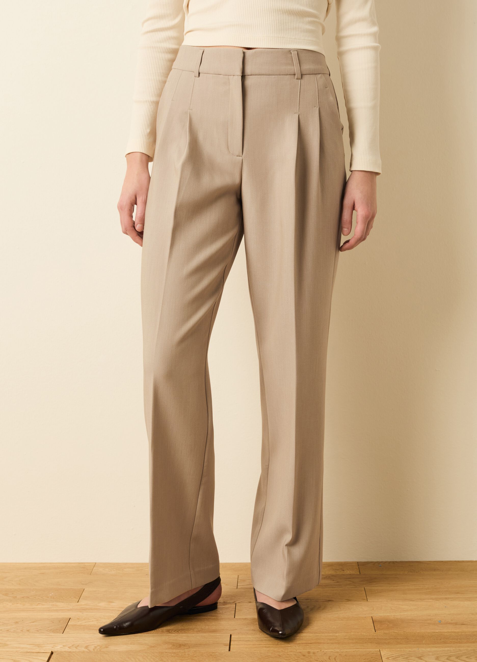 Wide-leg trousers