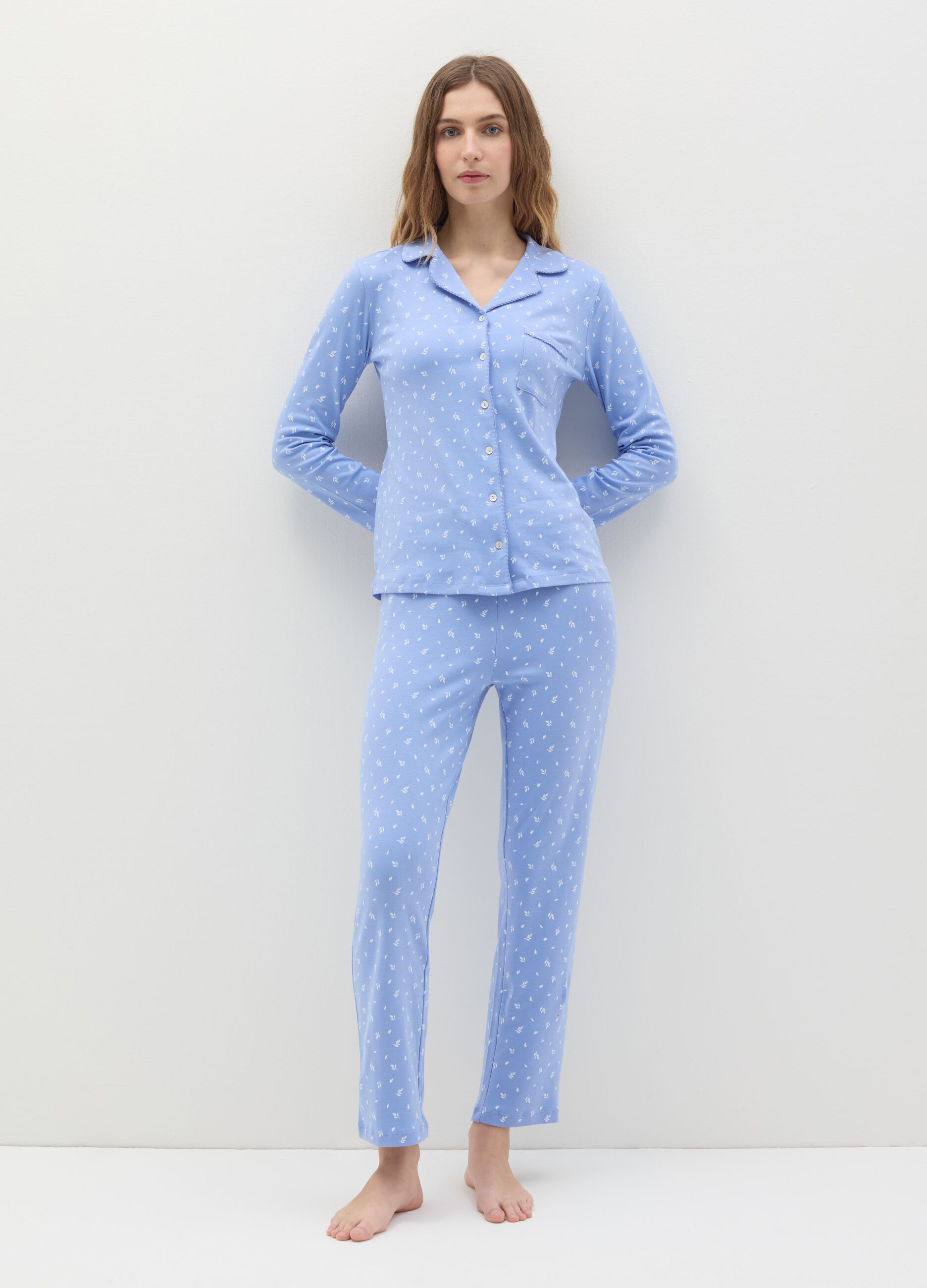 Long pyjamas with small leaves pattern