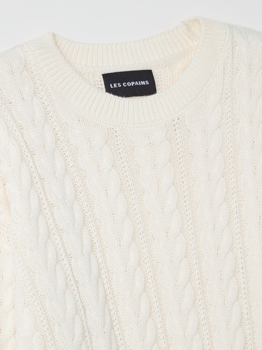 Cable-knit pullover with round neck_5