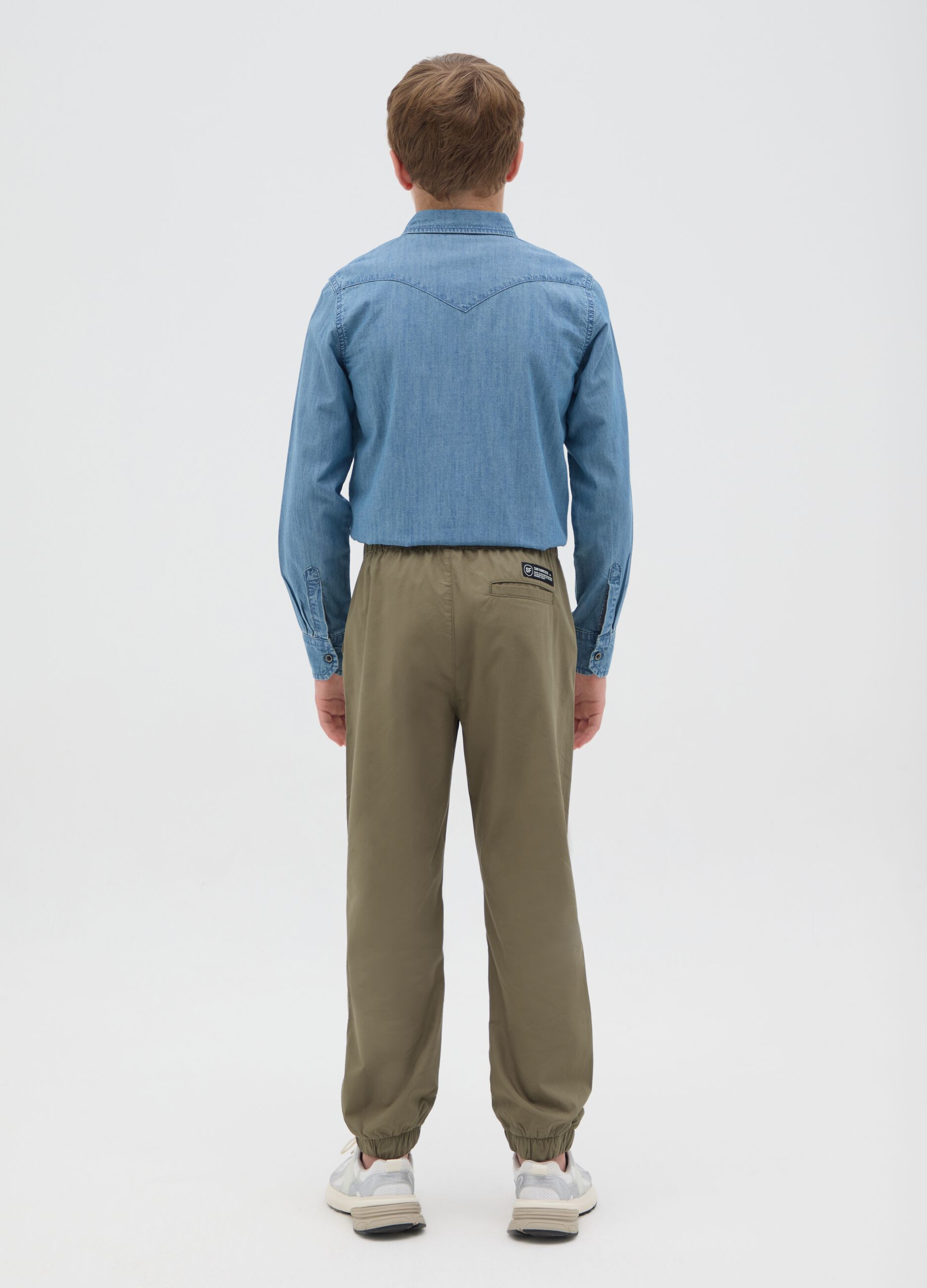 Boys’ trousers in 100% green cotton.