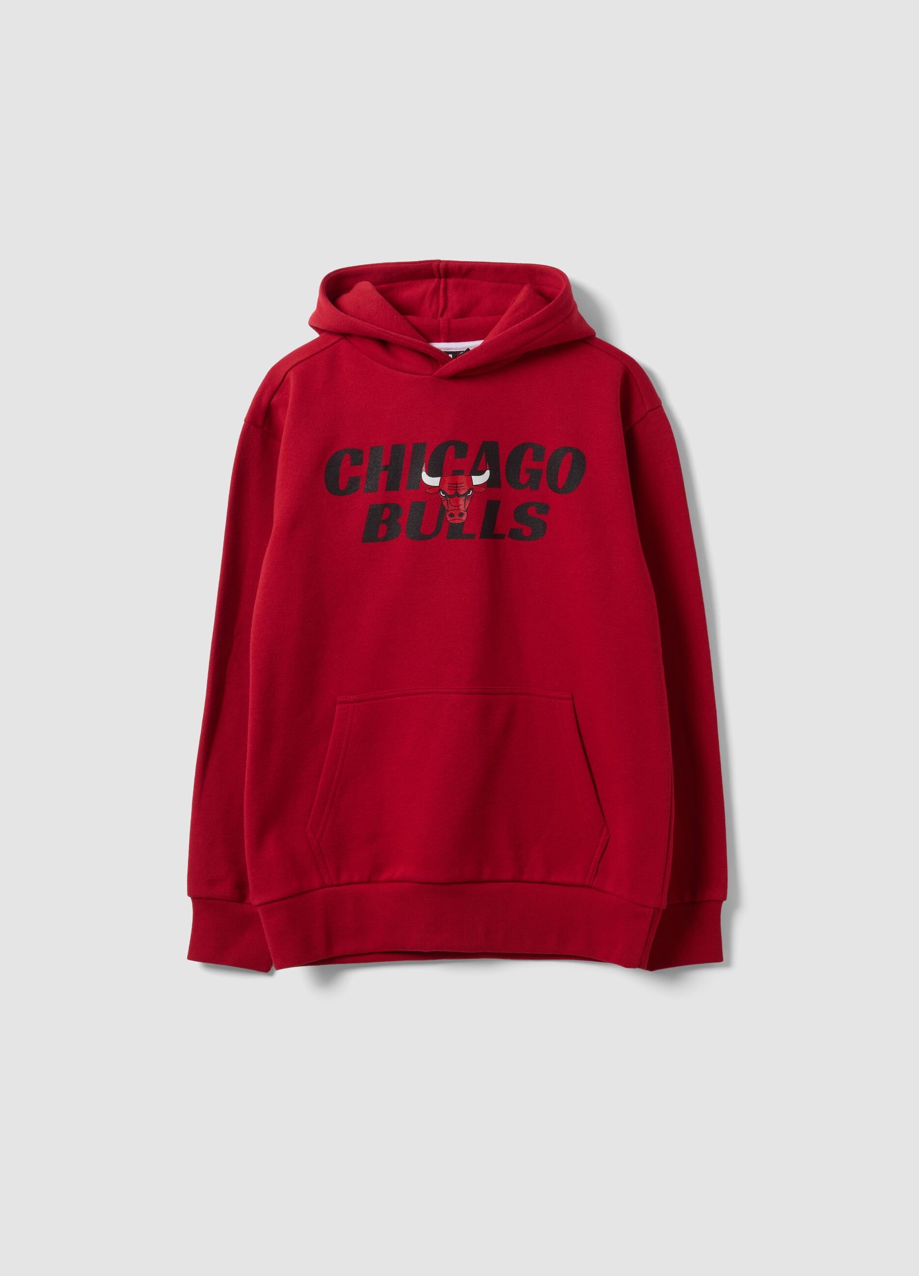 Red cotton-blend hoodie with Chicago Bulls logo for boys