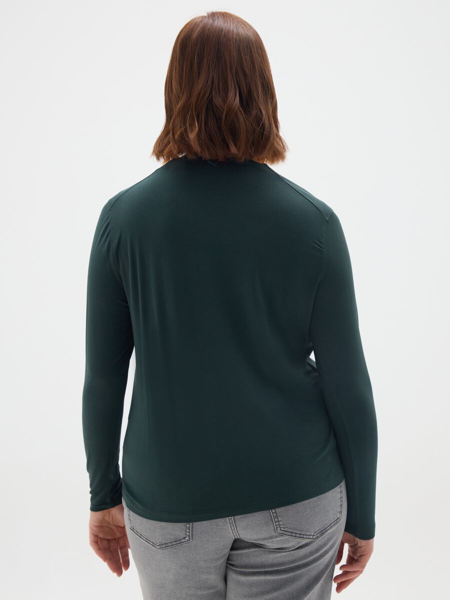 Maglia nera a maniche lunghe con collo a lupetto_3