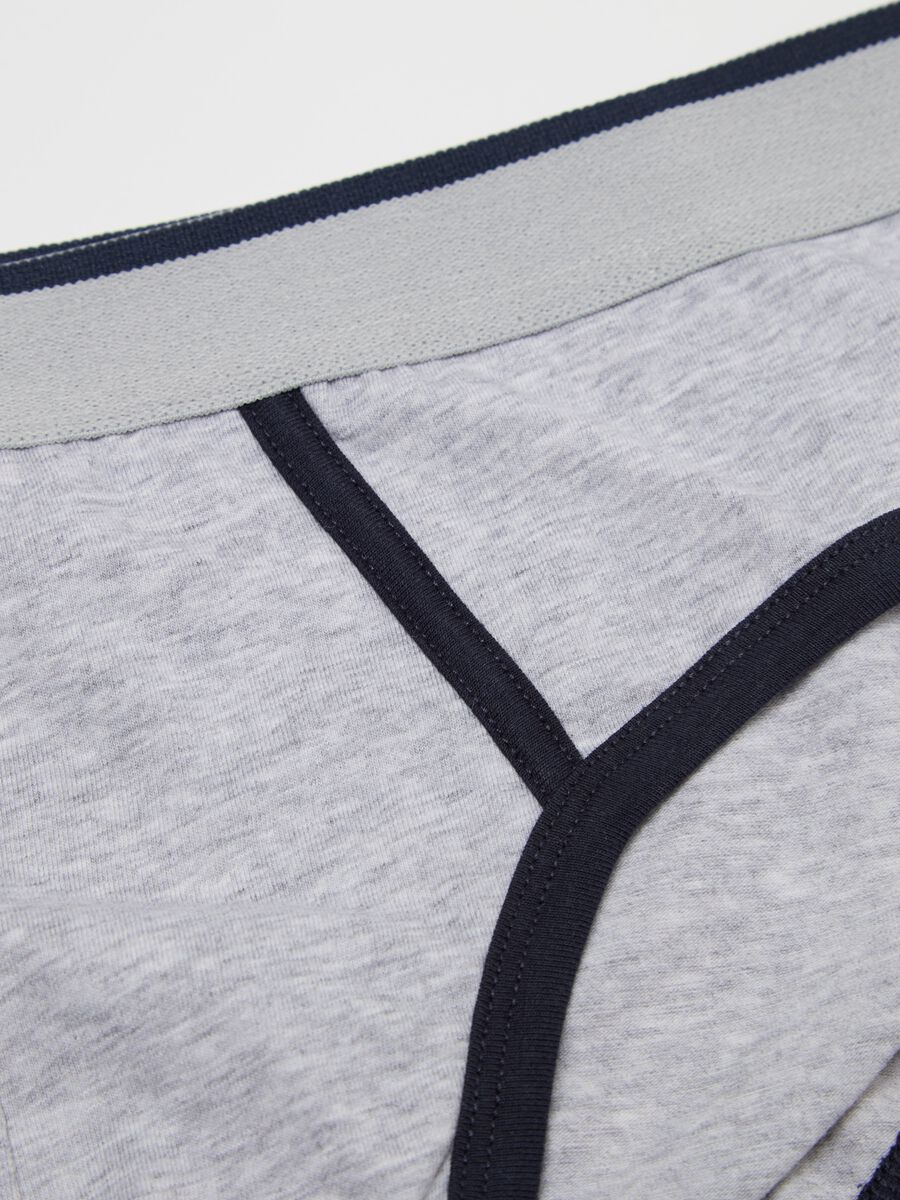 Stretch briefs with contrasting details_5