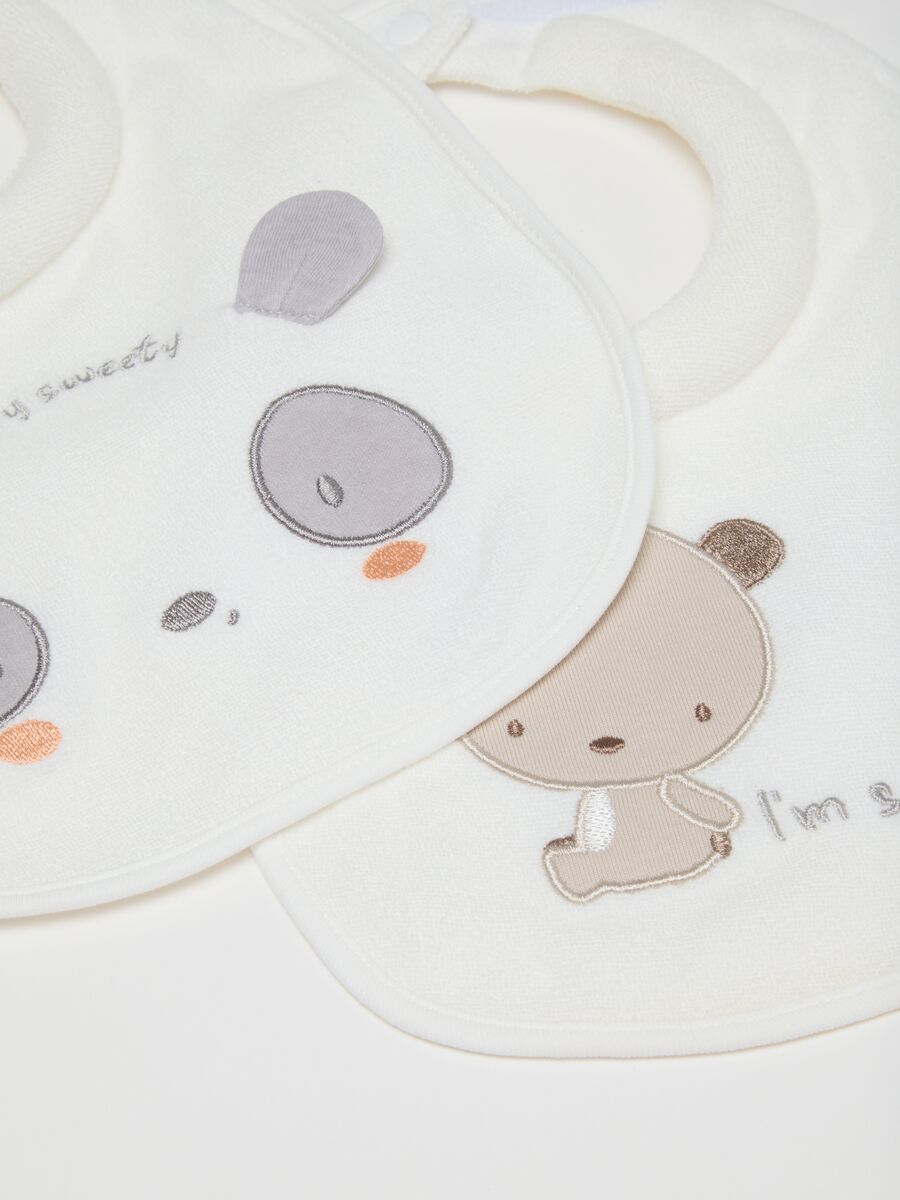 Newborn Bibs in Pure White Cotton with Embroidery_1