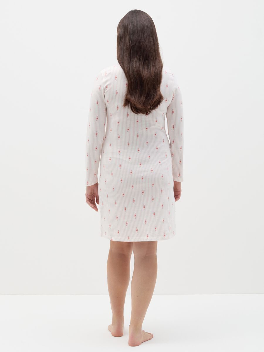 Striped nightdress with small flowers_3