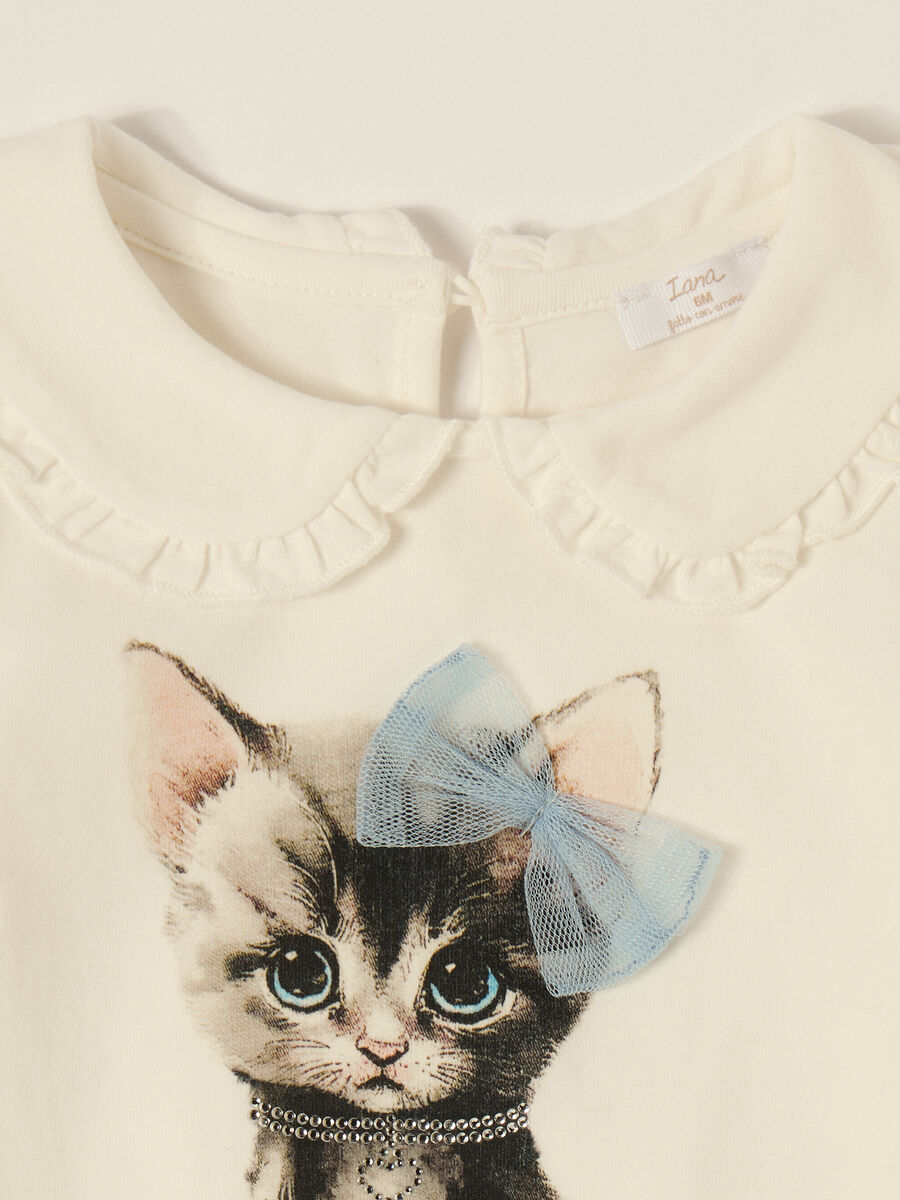 White long-sleeve top with cat print_2