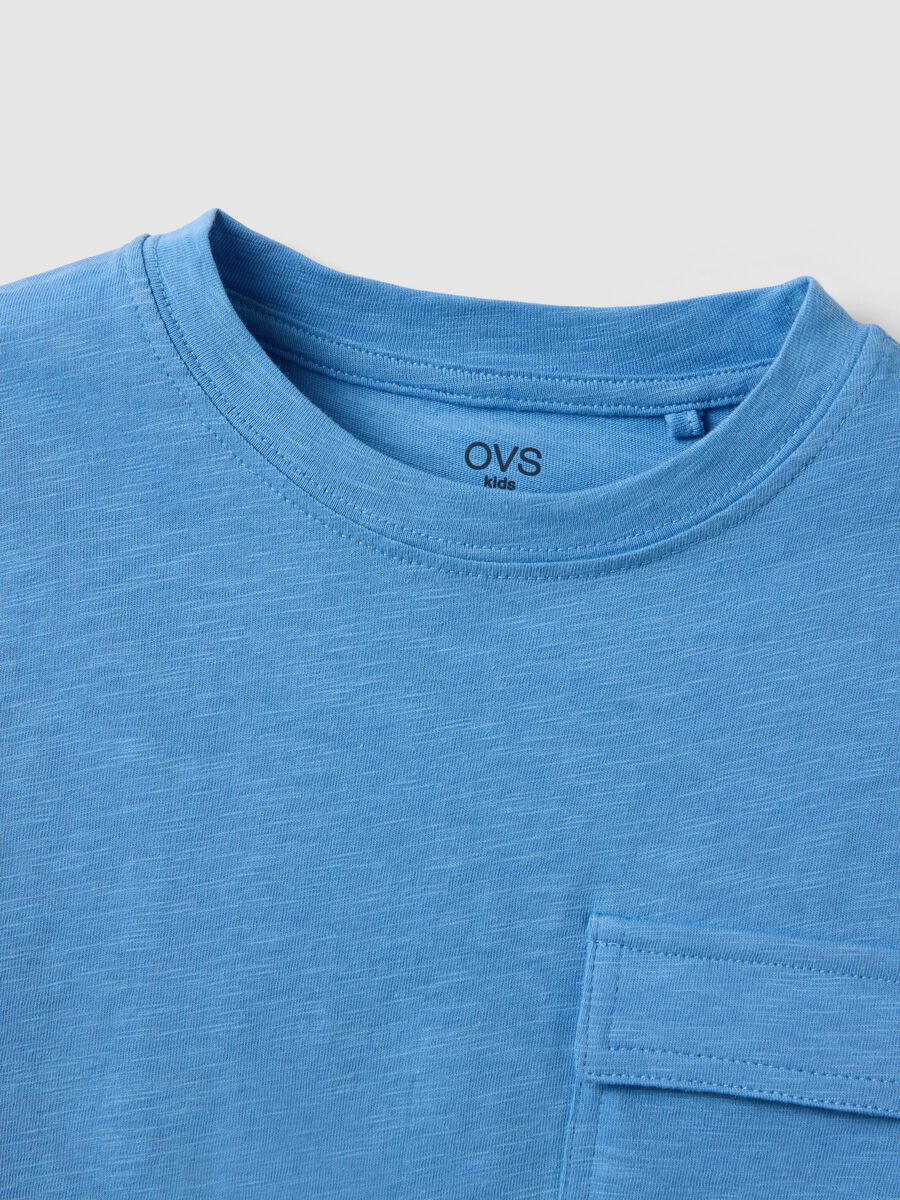 T-shirt in puro cotone azzurra da bambino regular fit con tasca_3
